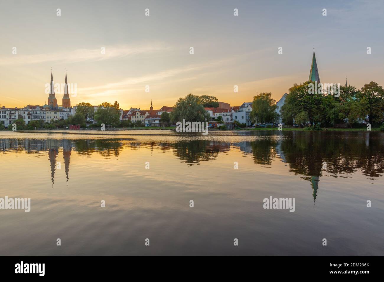 Krähenteich und Dom am späten Abend, Hansestadt Lübeck, Schleswig-Holstein, Norddeutschland, Europa Stockfoto