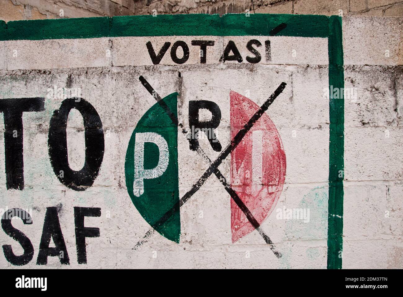 Politische Partei Zeichen auf Wand in Izamal, Mexiko. Stockfoto