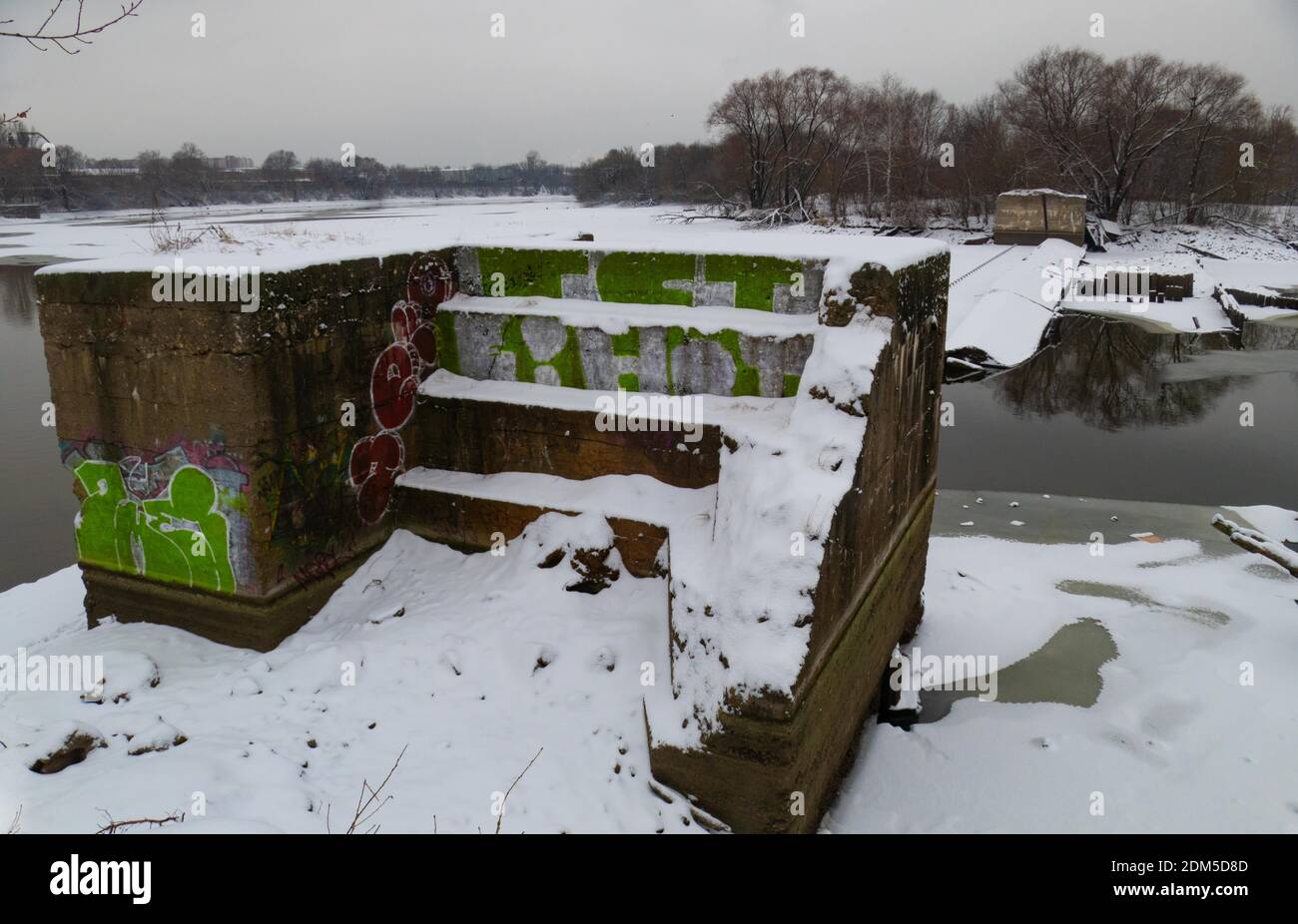 Zerstörte Brücke im Winter 2020 Stockfoto