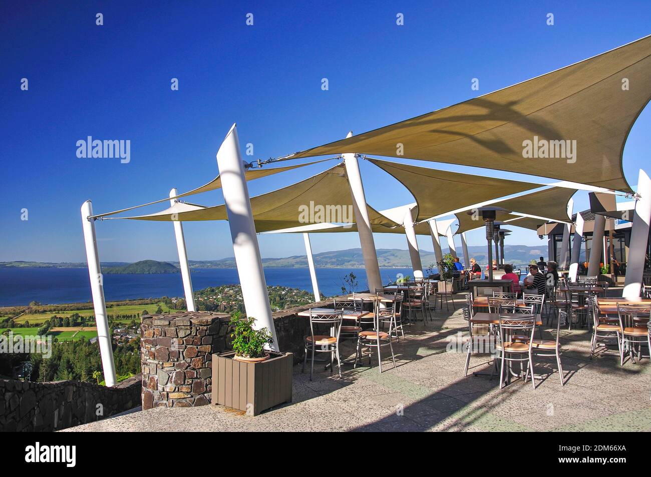 Terrassen-Café, Skyline Skyrides Gondel, Rotorua, Bucht von viel Region, Nordinsel, Neuseeland Stockfoto