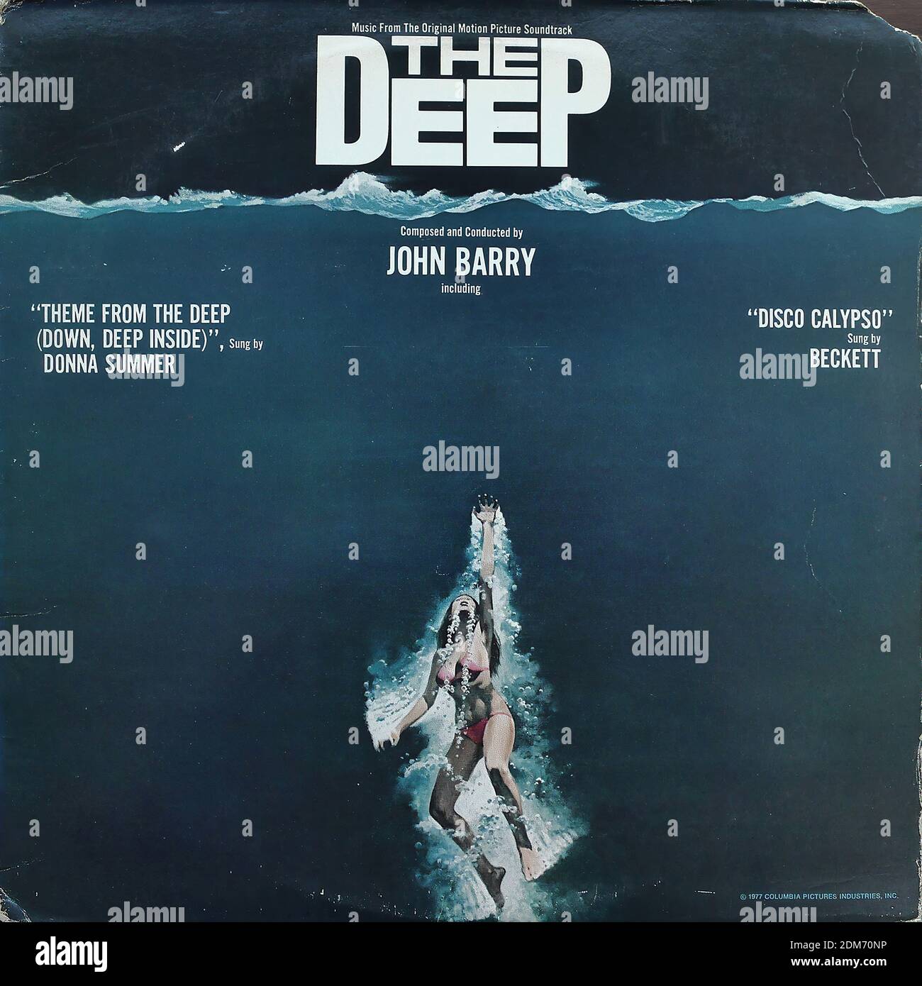 The Deep - Musik aus dem Original Motion Picture Soundtrack - Donna Summer - Down, Deep Inside & Beckett - Disco Calypso, John Barry Komponist & Dirigent, Vogue Columbia CBLA. - Vintage Vinyl Album Cover Stockfoto