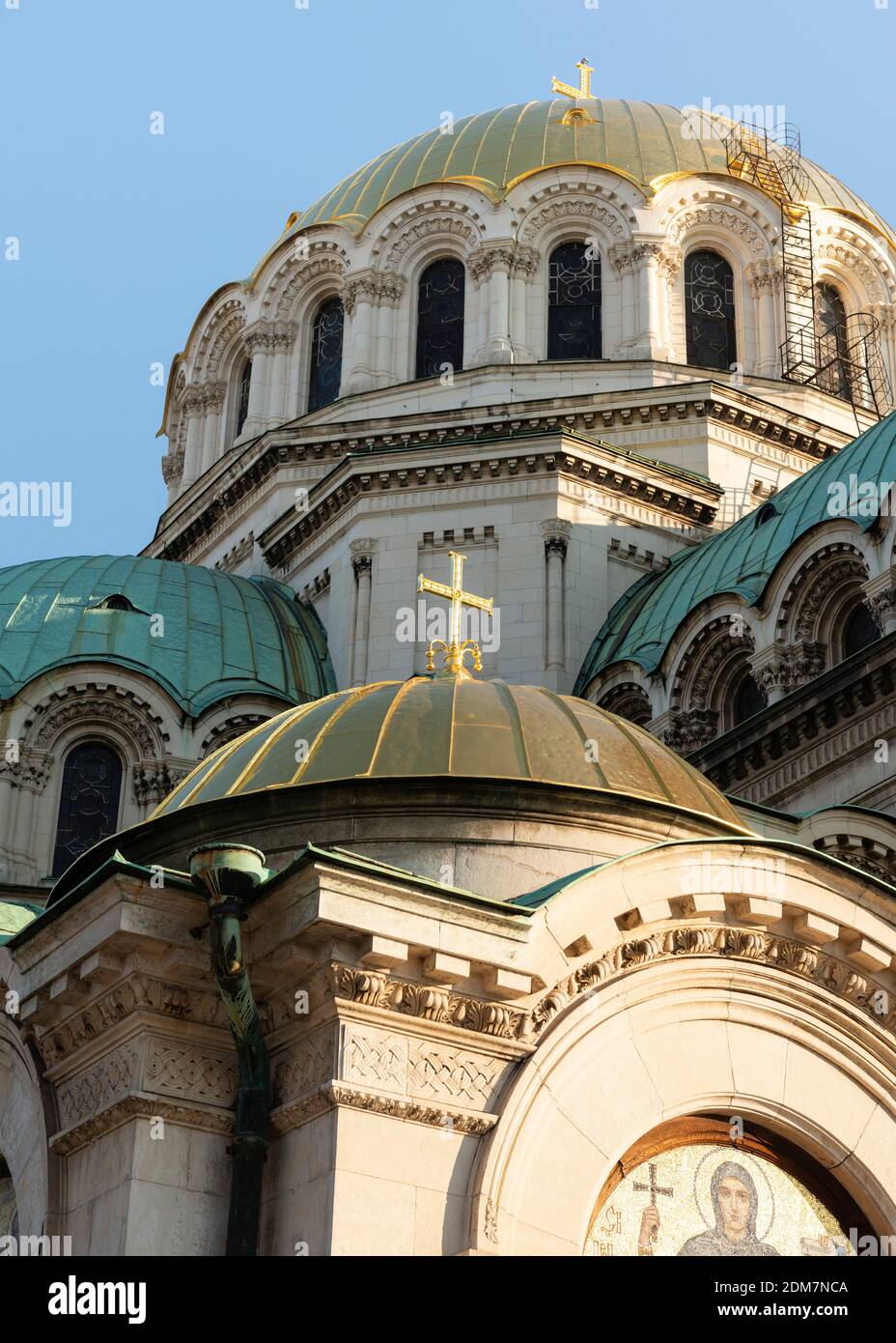 Architektonische Details der Alexander-Newski-Kathedrale als Kreuzkuppelbasilika aus dem 19. Jahrhundert in Sofia Bulgarien, Osteuropa, Balkan, EU Stockfoto