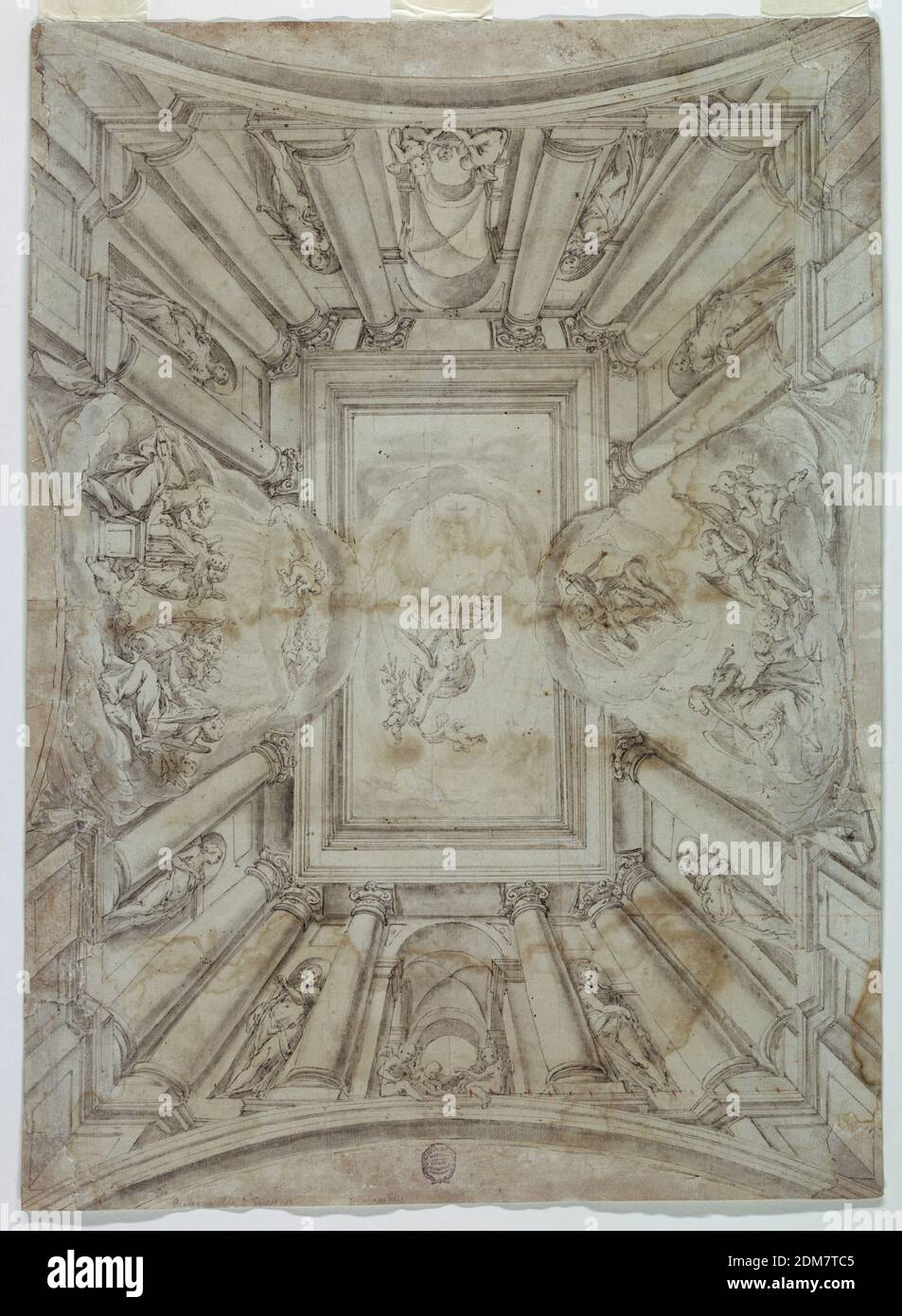 Projekt für eine gemalte Decke, Cesare Sermei, italienisch, um 1590? - 1668, Graphit, Stift und Tinte, Pinsel und Aquarell auf Papier, horizontales Rechteck. Eingebettete Säulen stützen die längliche Entablatur, umrahmt den Blick in den Himmel, dort sind ein weibliches Genie und zwei Putti, die zusammen einen Blütenstiel stützen, sichtbar. In der Mitte der kurzen Seiten sind Blicke in gewölbte Räume, mit drei Putti, Singen oder Spielinstrumenten sitzen im Vordergrund. In der Mitte der Längsseiten sind Wolken, die auch die Entablatur mit Gruppen mit der gleichen Besetzung unsichtbar machen. Stockfoto