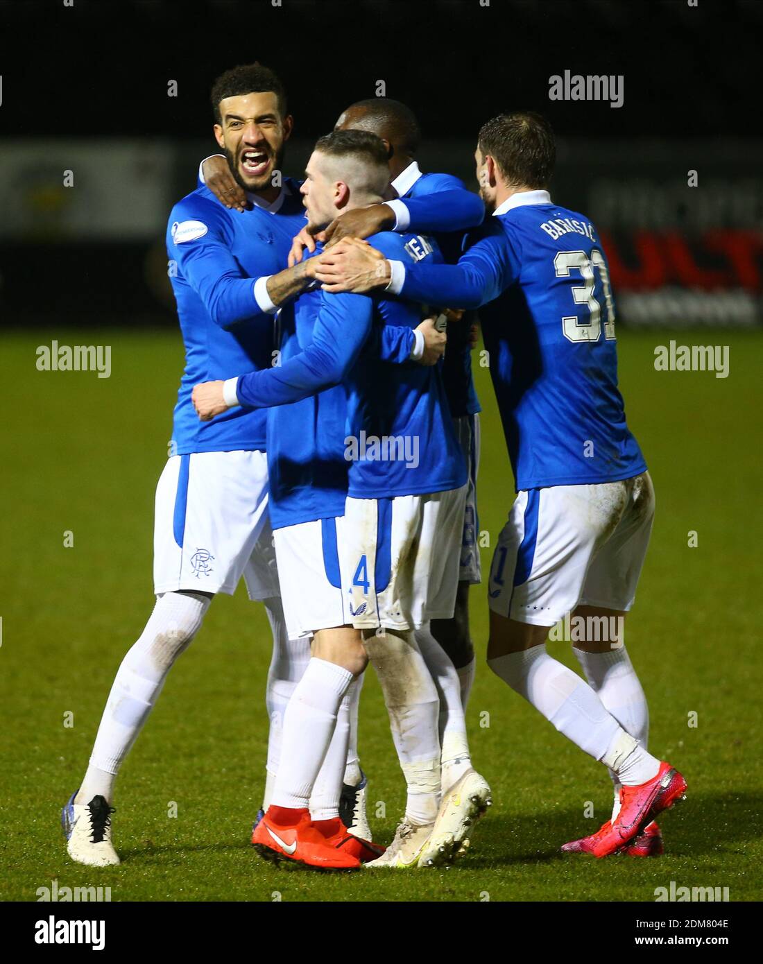 16. Dezember 2020; St Mirren Park, Paisley, Renfrewshire, Schottland; Scottish League Cup Football, St Mirren gegen Rangers; Connor Goldson der Rangers feiert mit Steven Davis der Rangers nach seinem Tor Stockfoto