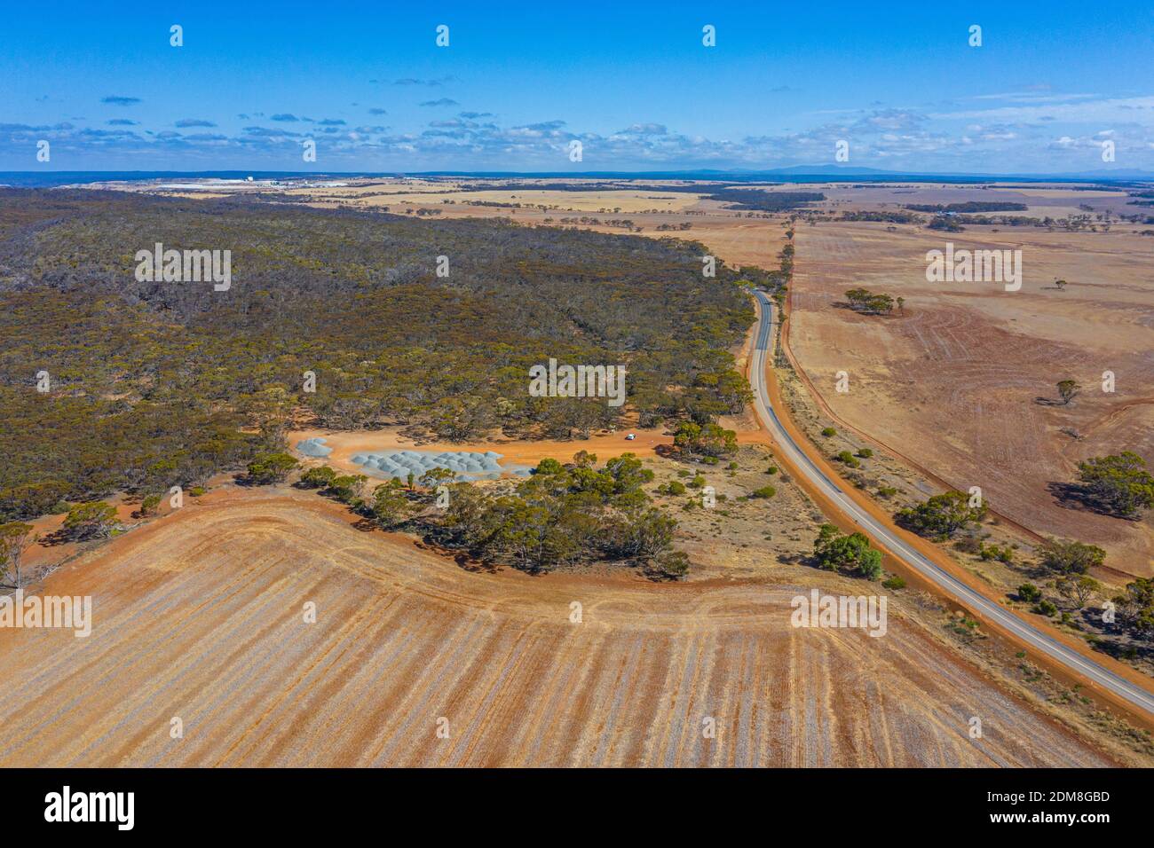 Straße durch das Hinterland von Western Australia Stockfoto