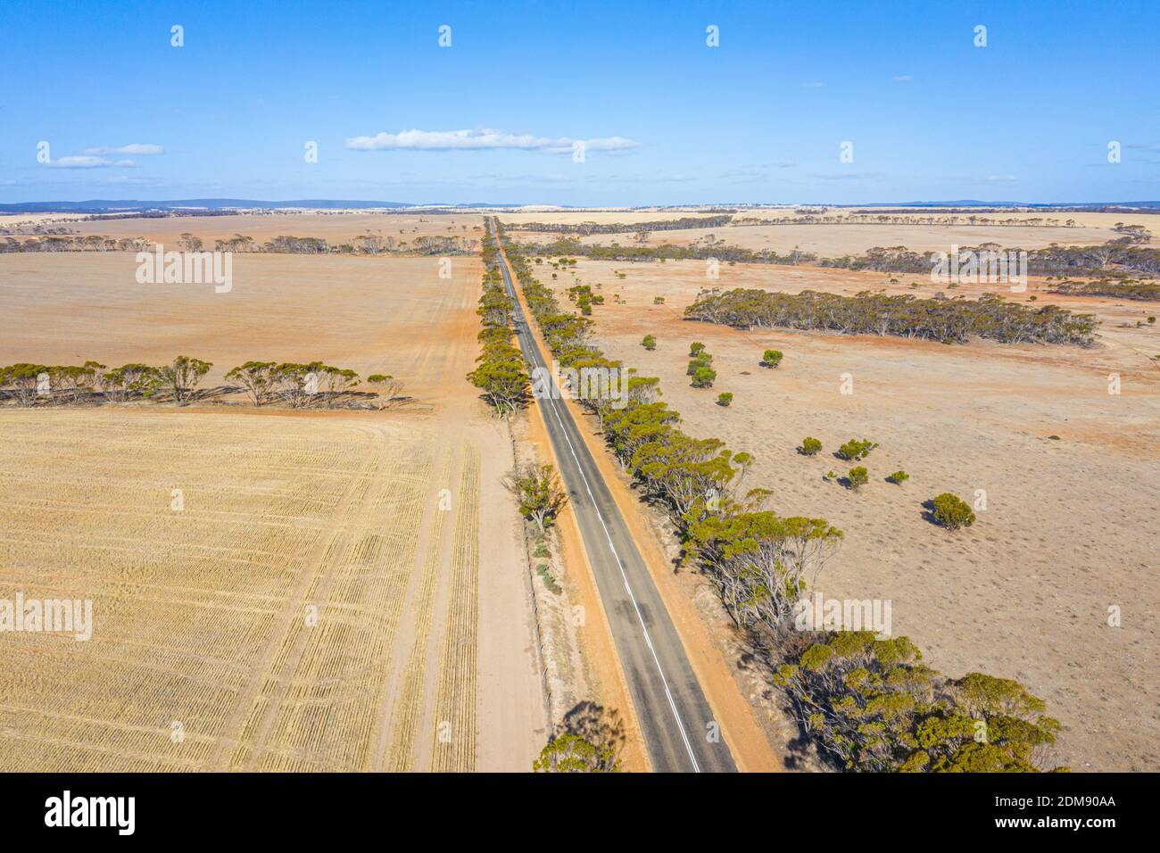 Straße durch das Hinterland von Western Australia Stockfoto