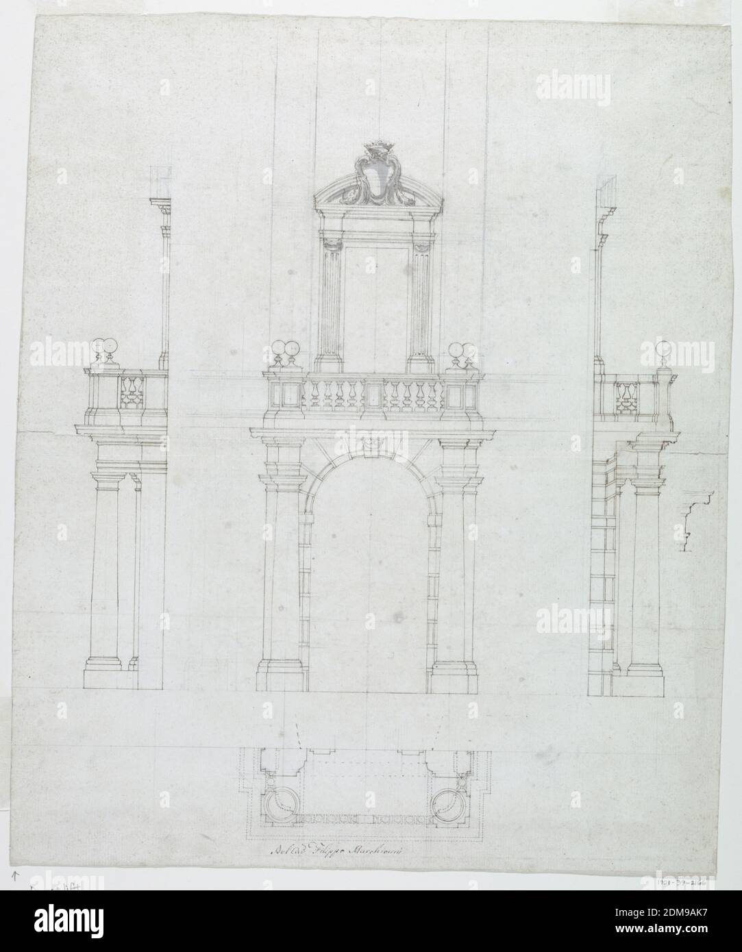 Türkasten und Türrahmen, Filippo Marchionni, italienisch, 1732–1805, Schwarzer Buntstift, Stift und Tinte auf Papier, in der Mitte ist die Höhe. Vor dem Türrahmen stehen zwei dorische Säulen, die einen Balkon im zweiten Stock stützen. Die Entrabatur des Rahmens der oberen Tür wird von gainähnlichen Pilastern unterstützt. Es hat einen kreisförmigen Giebel mit einem großen Escutcheon vor. Links sind die Türgehäuse im Profil mit Balustrade links abgebildet. Ein Teil der unteren Entablatur befindet sich am rechten Rand. Unten in der Mitte sind die Pläne der Türkästen und des Balkons., Italien, 1750–75 Stockfoto