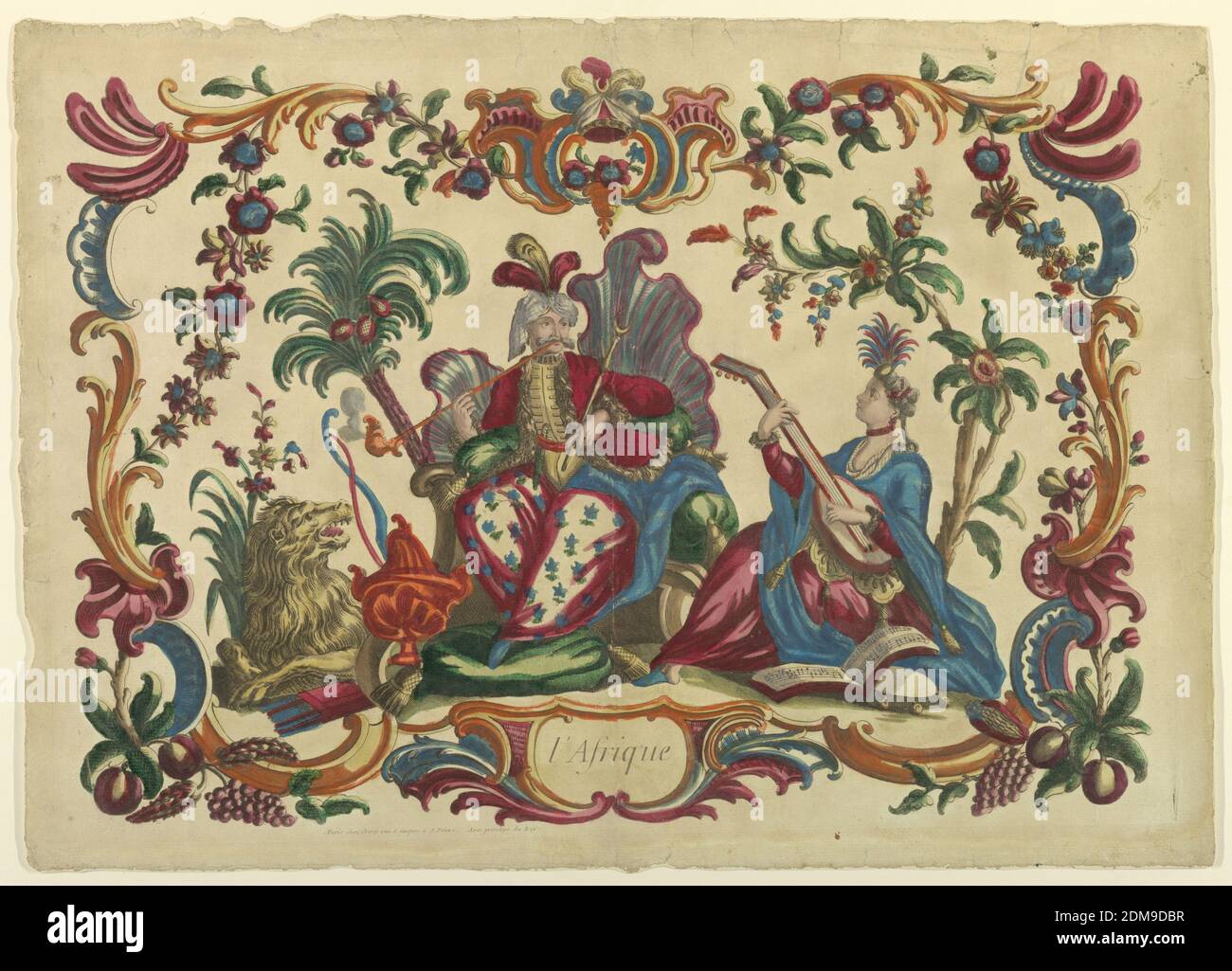 Afrika, Pinsel und Aquarell auf Papier, montiert, HÄLT EIN Herrscher mit einem gefiederten Turban ein Zepter mit einer Halbmondspitze und raucht eine langstielige Pfeife; auf einem Thron sitzend. Eine Frau, rechts sitzend, spielt ein Saiteninstrument. Ein Löwe ist links. Rand aus Fuirt, Blumen und Rocaille, mit einem Turban oben in der Mitte und unten in der Mitte ein Escutcheon mit dem Wort 'l'Afrique'. Unten links von der Mitte: 'A Paris chez Crepy rue S. Pierre. Avec Privilege du Roy'., Frankreich, 1750–1775, Print Stockfoto