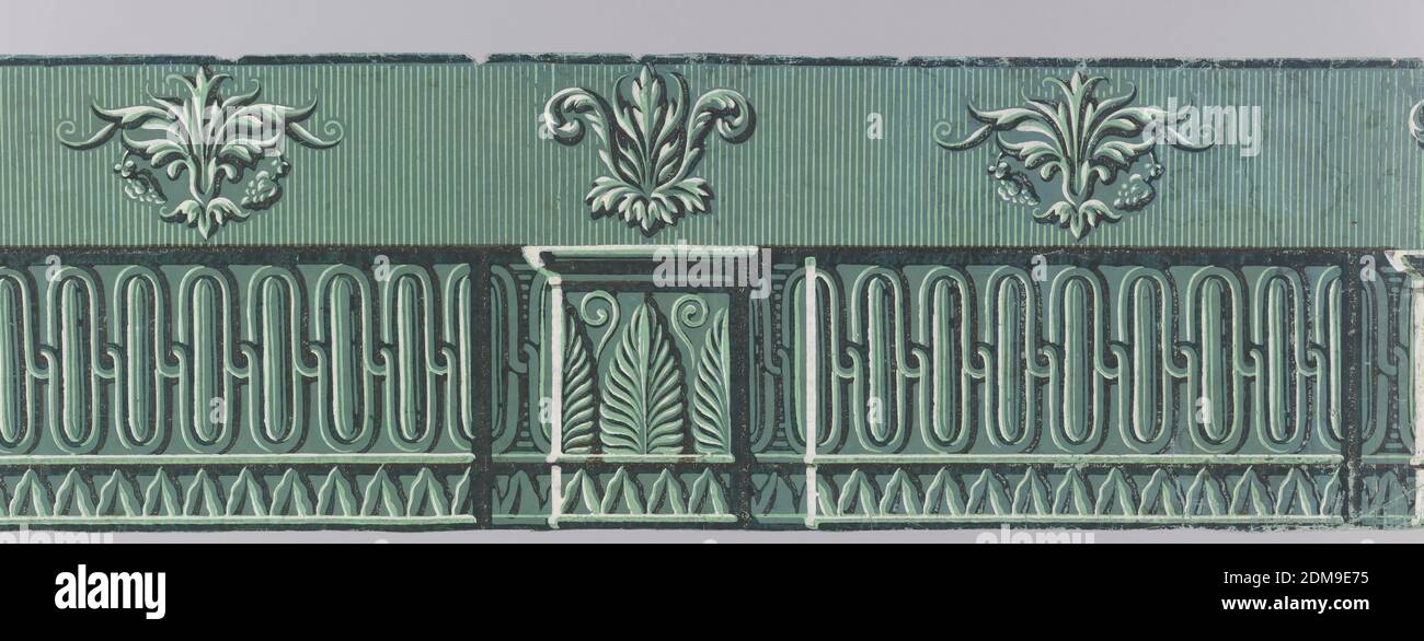 Bordüre, Blockdruck auf handgefertigtem Papier, horizontales Rechteck aus vier Papierstücken. Grün und weiß, mit Umrissen in gebrannter Umbra. Entlang der Unterseite, Interlacing Linien bilden Ellipsen; Sockel Form in der Mitte. Oben drei symmetrische Blattgruppen auf gestreiftem Boden., Frankreich, ca. 1820, Wandverkleidungen, Bordüre Stockfoto