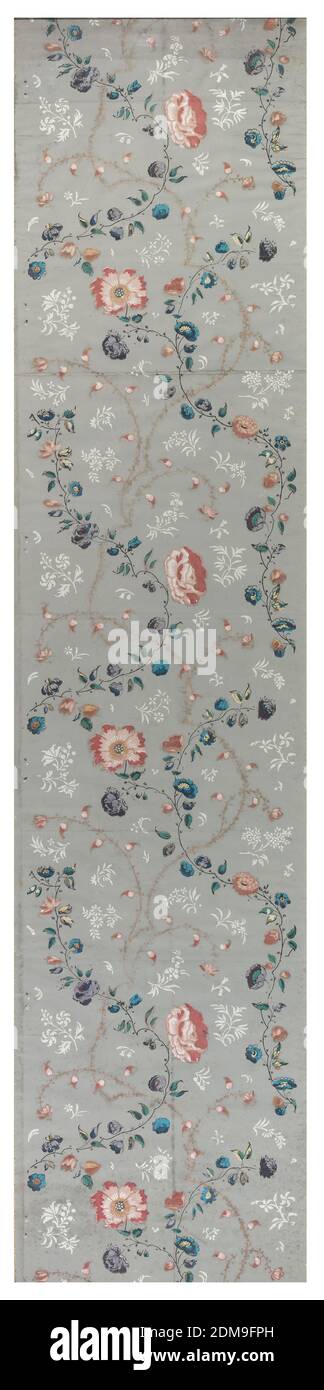Seitenwand, Block-gedruckt auf zusammengestangenem Papier, Glimmer, EIN zartes Kletterfloral mit bunten Blumen und zwei größeren Rosen als Hauptmotive. Durchsetzt sind hellweiße Sprays mit Glimmer. Drop match., England, 1765, Wallcoverings, Sidewall Stockfoto