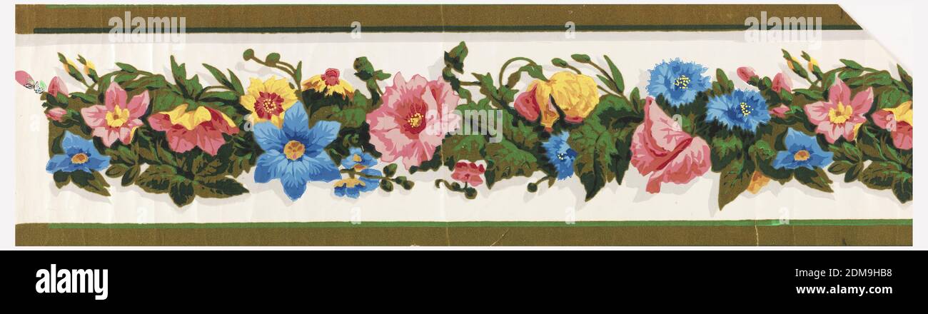 Border, Block-gedruckt und auf maschinell gefertigten Papier, realistisch modellierte Band aus verschiedenen, bunten Blumen und beflockten Laub läuft in der Mitte dieser Grenze. Streifen der Beflockung an den Rändern. Gedruckt in gelb, blau, rosa, grün und grau auf weißem Satinboden., H# 553, Frankreich, 1835–75, Wandbespannungen, Bordüre Stockfoto