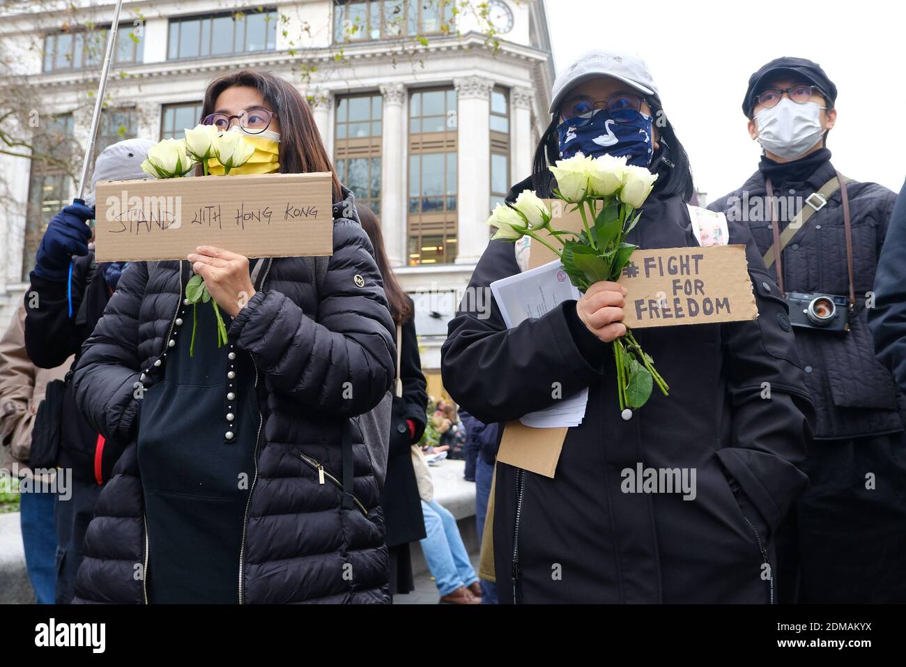 Hongkonger Demokratieaktivisten nehmen in London an einer Trauerveranstaltung Teil, um die Erosion der Menschenrechte in der ehemaligen britischen Kolonie zu unterstreichen. Stockfoto