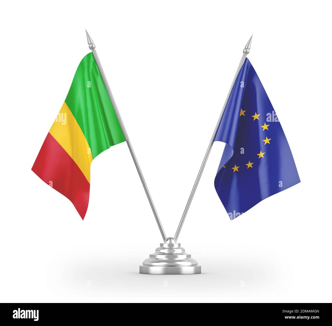 Tischflaggen der Europäischen Union und Mali isoliert auf weißem 3D Rendering Stockfoto