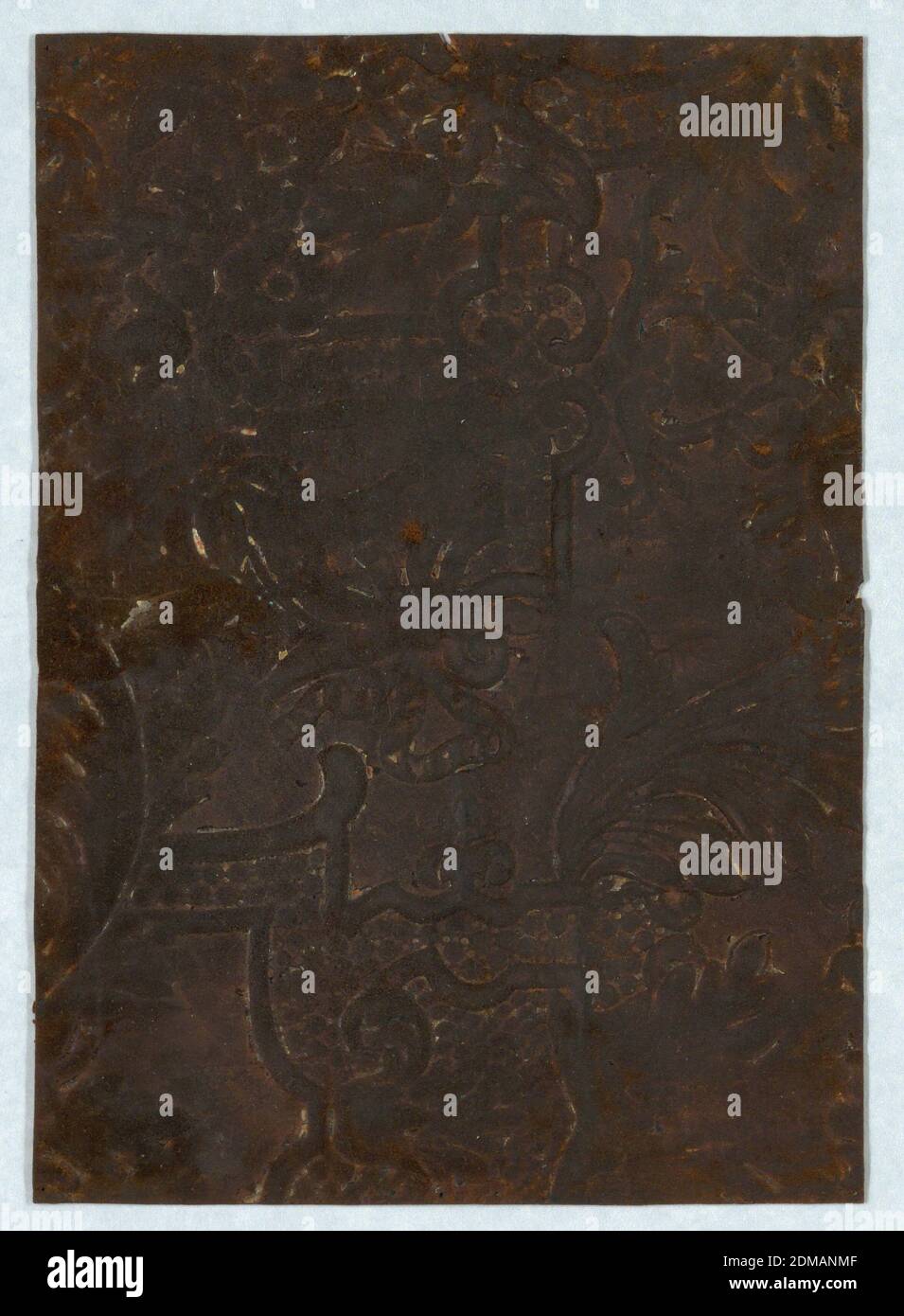 Seitenwand, Leder, gestempelt, versilbert, bemalt, Scrollwork und Laub. Hat Aussehen von Suade, kein Pigment auf der Oberfläche., Flandern, ca. 1680, Wallcoverings, Sidewall Stockfoto