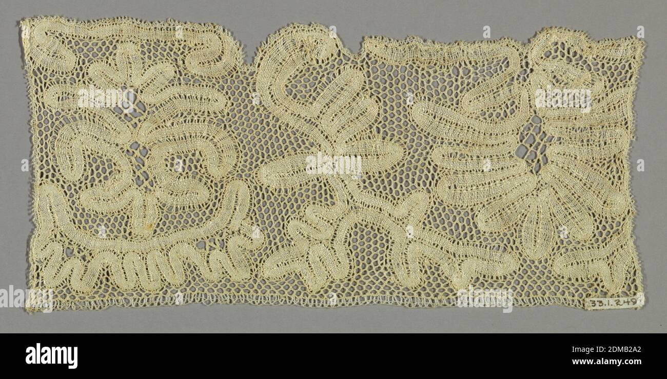 Fragment, Medium: Leinen Technik: Spule gemacht durchgehendes Band mit Netz hinzugefügt, Scrolling-Band bilden Blatt-Motive. Ähnlich wie in Osteuropa., 19. Jahrhundert, Spitze, Fragment Stockfoto