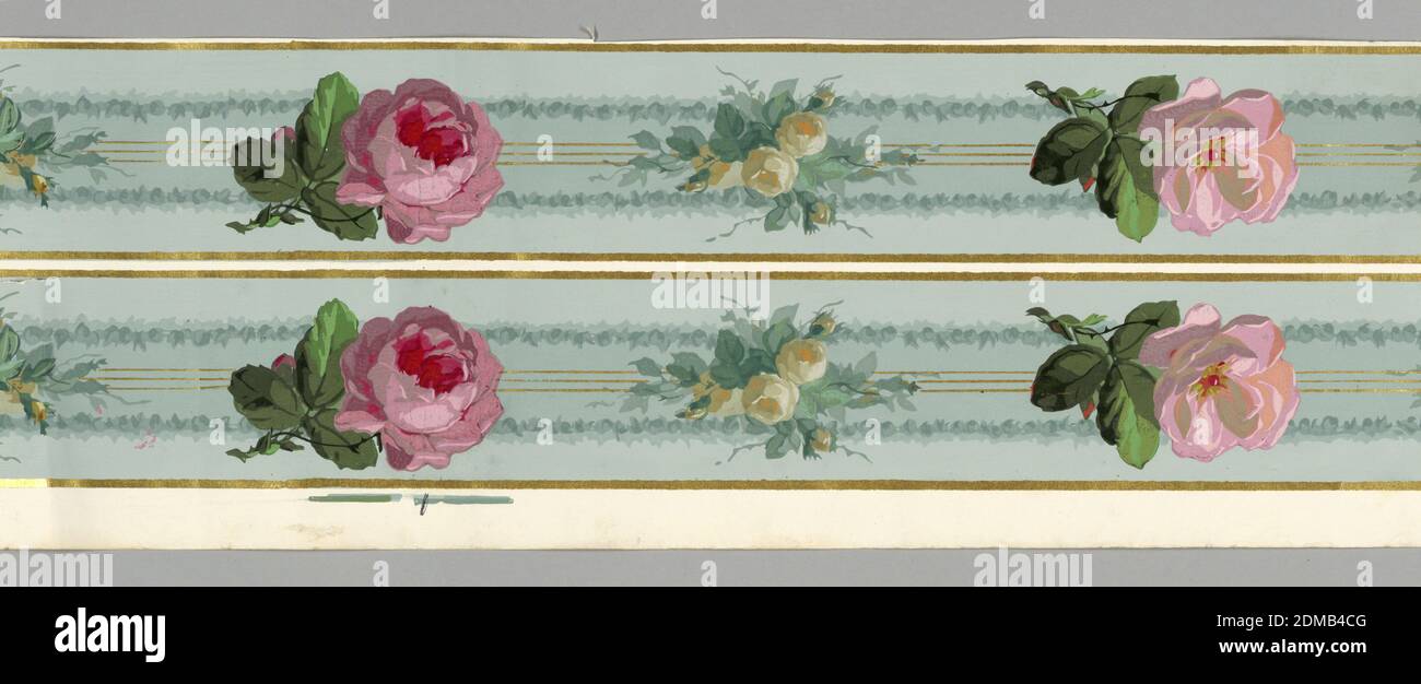 Bordüre, Blockdruck, große rosa Rose wechselt mit kleinem Bouquet ab. Blassblaues graues Band im Hintergrund. Goldrand. Gedruckt zwei quer., Frankreich, ca. 1850, Wandverkleidungen, Bordüre Stockfoto
