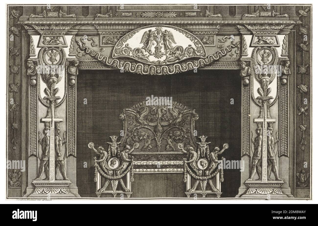 Chimneypiece, from Diverse Maniere d'adornare i cammini, Giovanni Battista Piranesi, italienisch, 1720–1778, Radierung auf Papier, das Bild zeigt ein Chimneypiece mit vier jungen Männern, die die Andironen schmücken. Diese Männer haben Löwenpfoten für Beine, die Girlanden in der einen Hand und eine Münze in der anderen halten. Dahinter ein symmetrisches Bild einer Pflanzenformation mit Satyrn, Vögeln und Lorbeer, unter anderem Symbolen. Die Pfosten sind identisch und bestehen aus ägyptischen Figuren im Profil flankiert ein Kreuz mit Hieroglyphen gekrönt mit einem sitzenden Sphinx mit seinen Flügeln um ein Medaillon Darstellung militärischer Symbole. Stockfoto