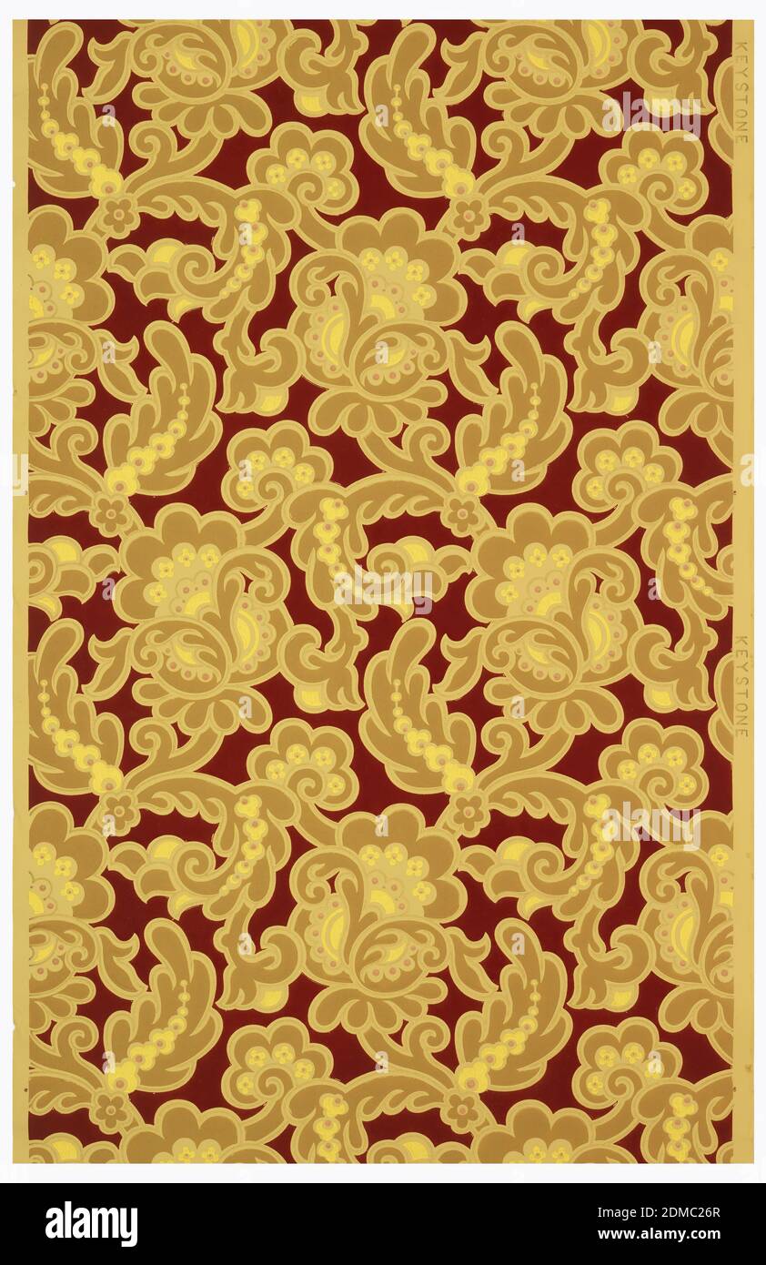 Seitenwand, Block-bedrucktes Papier, scrollende, stilisierte Blumen- und Blattmotive. Gedruckt in gelb, ocker und rot auf ockerfarbenem Boden., Pittsburgh, Pennsylvania, USA, ca. 1910, Wallcoverings, Sidewall Stockfoto