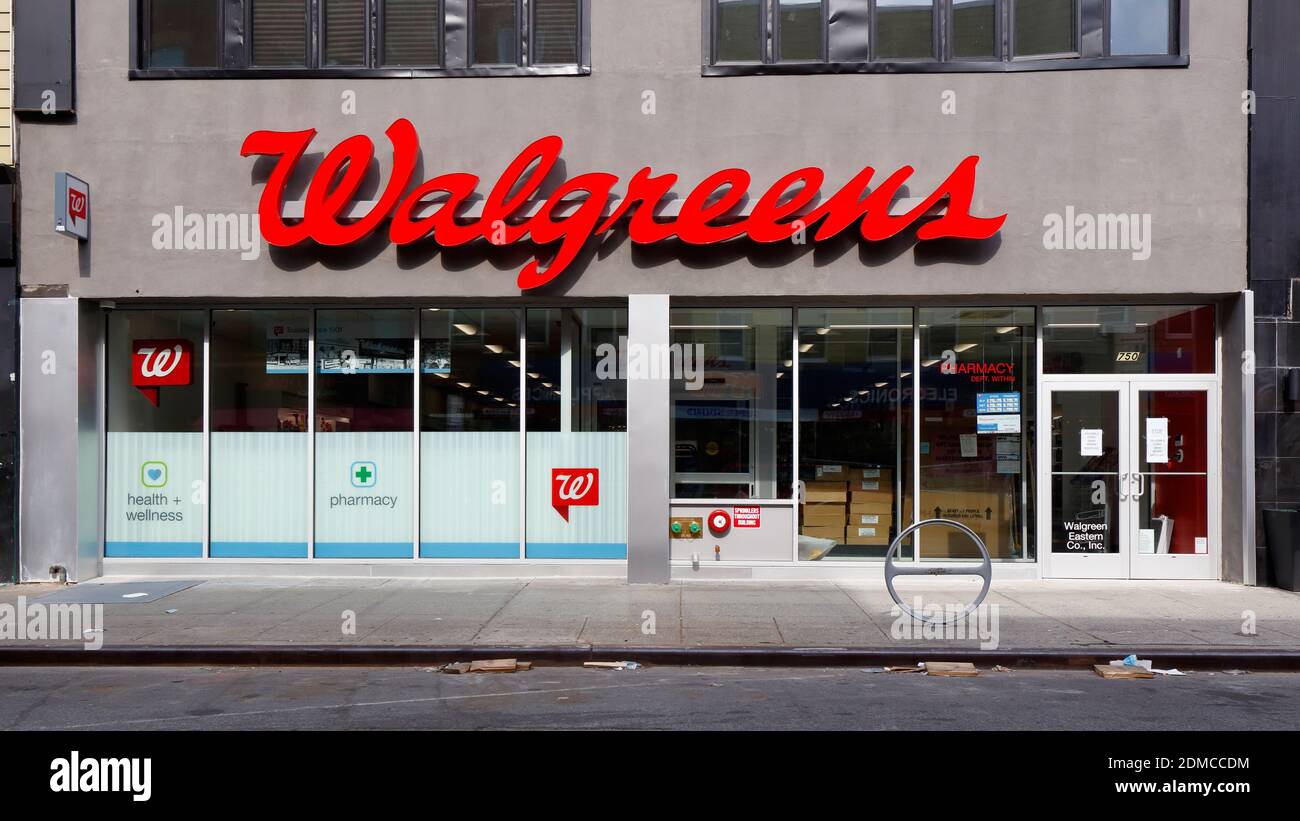Walgreens, 723 Manhattan Ave, Brooklyn, New York. NYC-Schaufensterfoto einer Drogeriekette und einer Apotheke im Stadtteil Greenpoint. Stockfoto