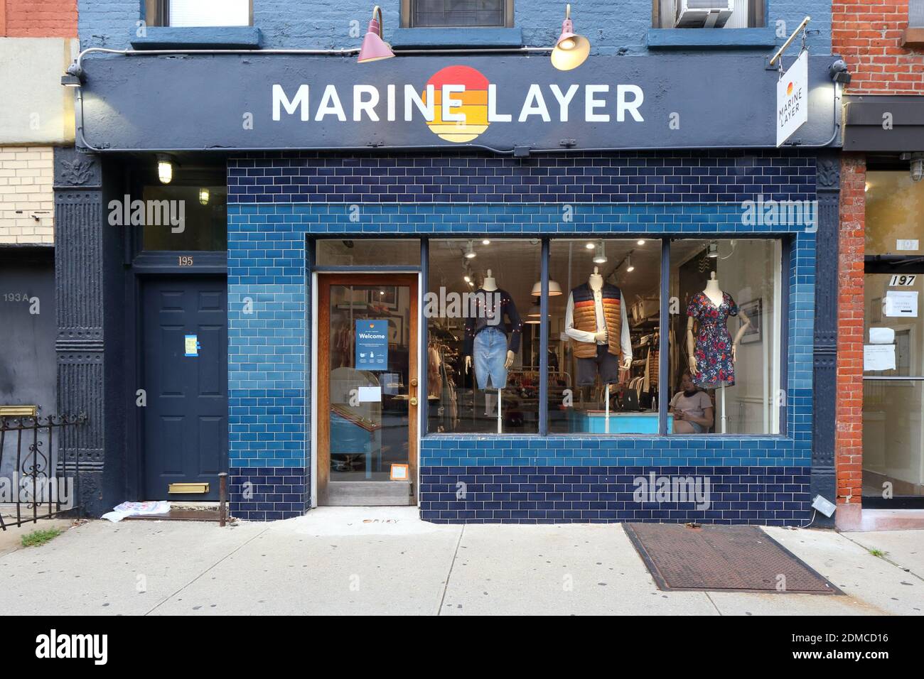 Marine Layer, 195 Court St, Brooklyn, New York. NYC-Schaufensterfoto eines Bekleidungsladens im Cobble Hill-Viertel. Stockfoto