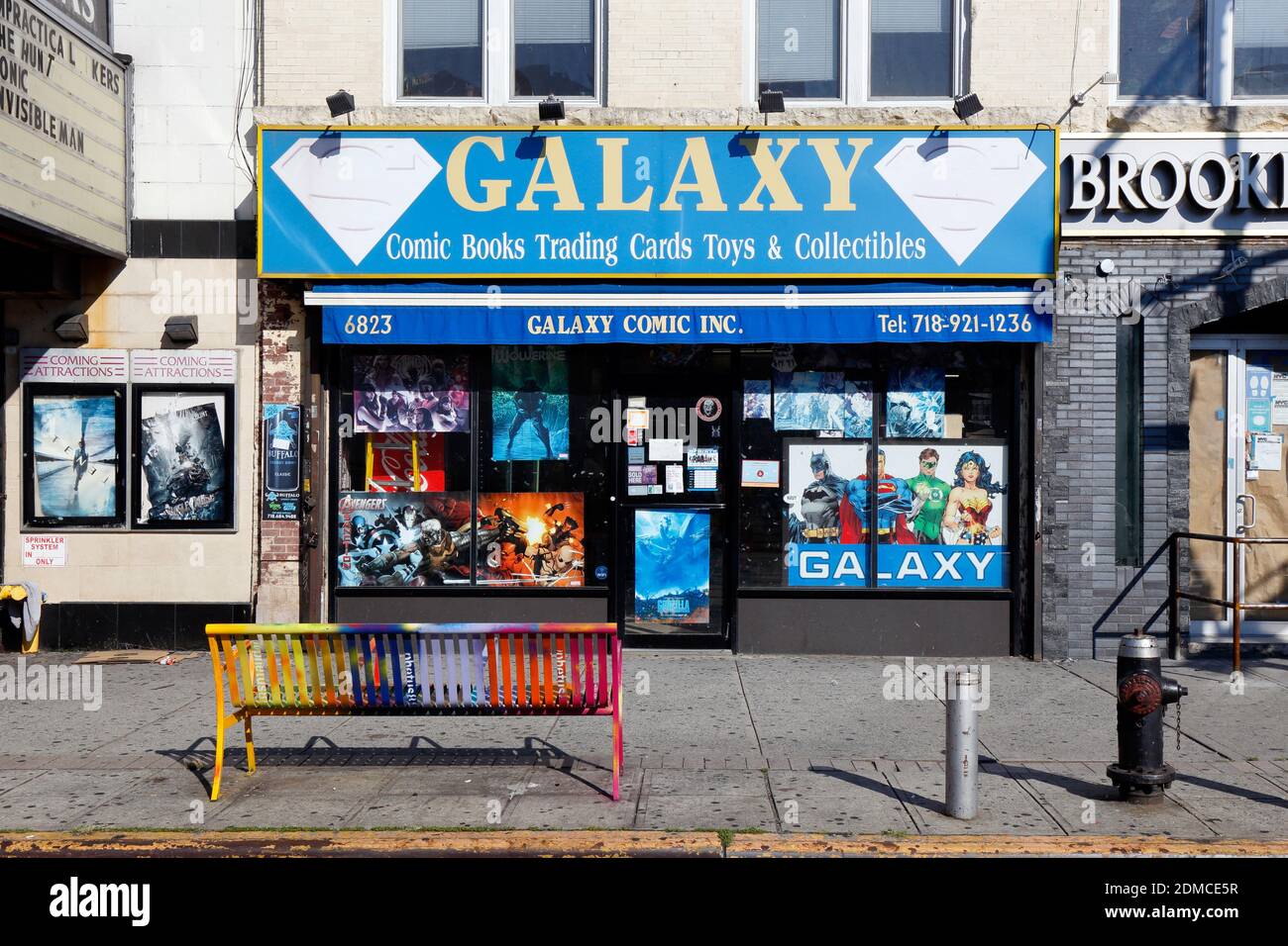 Galaxy Comics, 6823 5. Ave, Brooklyn, New York. NYC-Schaufensterfoto eines Comics- und Sammlerladens im Viertel Bay Ridge. Stockfoto