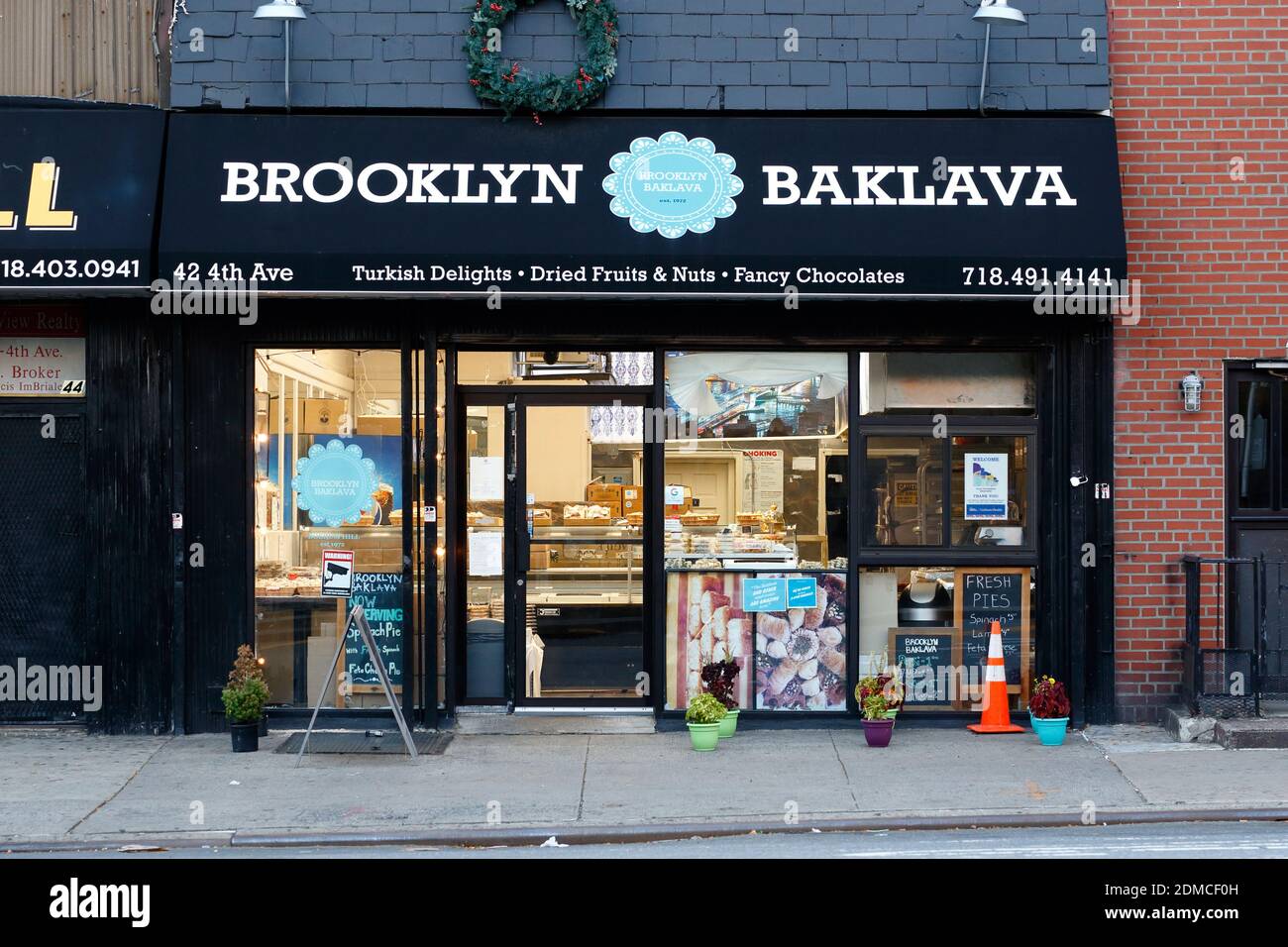 Brooklyn Baklava, 42 4. Ave, Brooklyn, New York. NYC-Schaufensterfoto einer Bäckerei im Nahen Osten im Cobble Hill-Viertel. Stockfoto