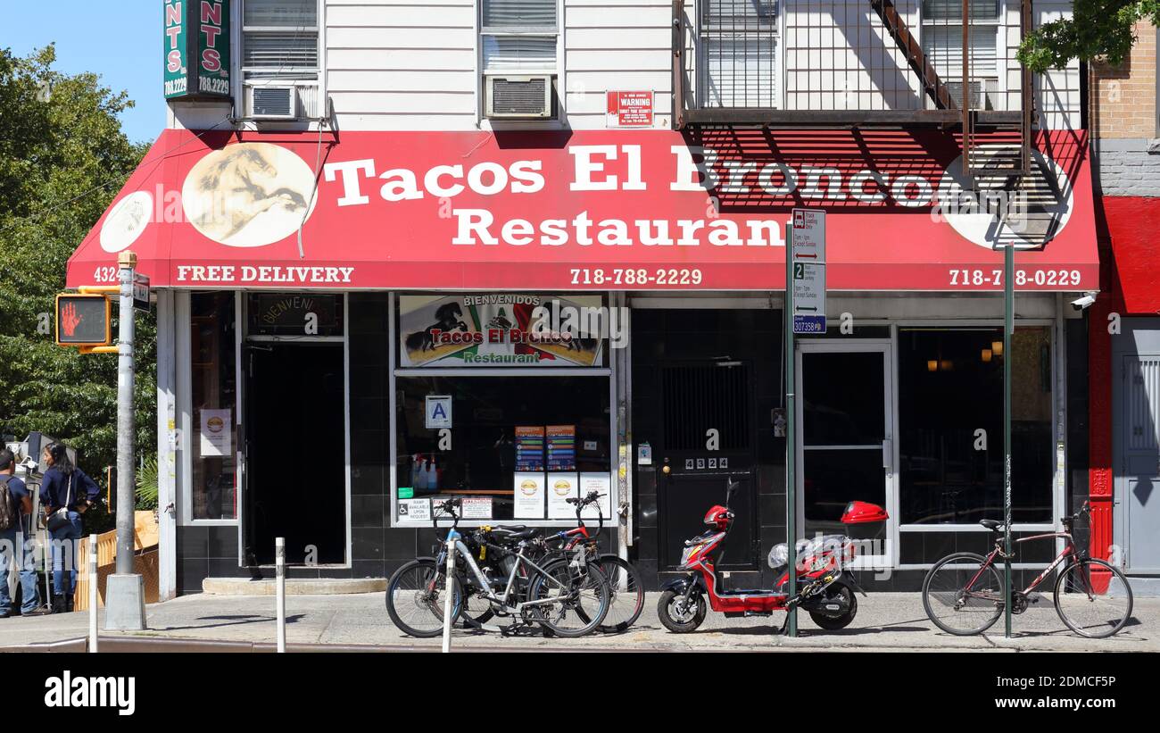 Tacos El Bronco, 4324 4. Ave, Brooklyn, New York. NYC-Schaufensterfoto eines mexikanischen Restaurants im Sunset Park-Viertel. Stockfoto