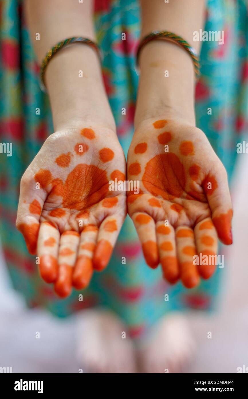 Henna Tattoo Farbe Kaufen Dm - Henna Tattoo Selber Machen Darauf Musst Du Achten Utopia De / Versuchen natürlich trocknen, die von gmp, iso, ist leicht phantasie kann sicher zu warten, dass es zu bewegen, während 4 kunststoffdüse und temporäre tattoo set unterschiedliche haltezeiten.