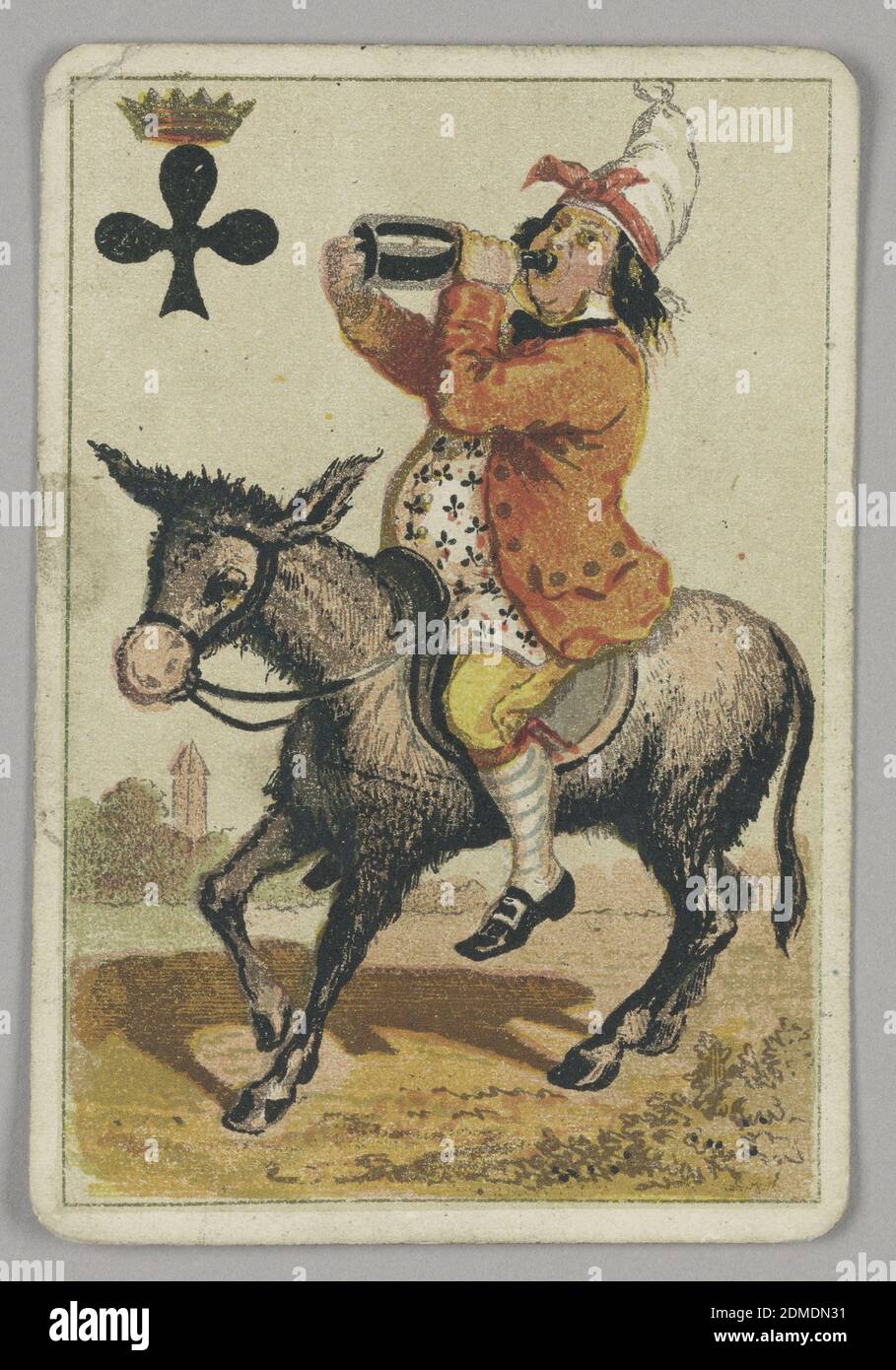 King of Clubs, E. Le Tellier, Französisch, aktiv Ende des 19. Jahrhunderts, B.P. Grimaud, Paris, Frankreich, Lithograph auf Papier, King of Clubs Spielkarte aus einem Satz von Transformations-Spielkarten. Eine männliche Figur, die auf einem Esel reitet und ein Hemd mit Keulen und einem hohen weißen Hut trägt, der mit einem roten Band verziert ist. Er trinkt aus einer Flasche Alkohol. Einige Hinweise auf Stadt und Landschaft im Hintergrund. In der oberen linken Ecke, ein schwarzer Club mit einer Krone., Paris, Frankreich, Ende des 19. Jahrhunderts, Spielzeug & Spiele, Spielkarte, Spielkarte Stockfoto