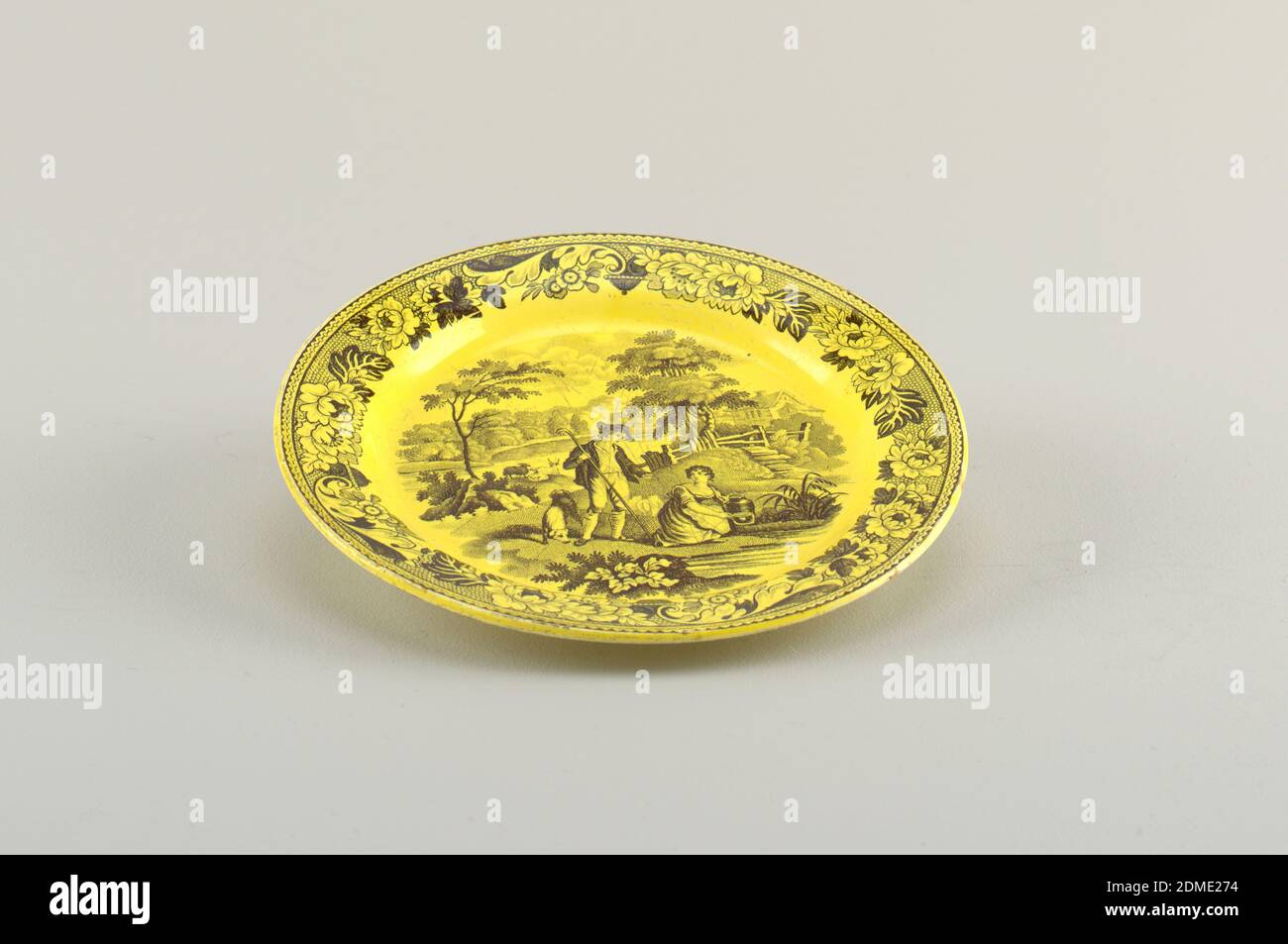 Teller, Schwarzer Transfer, Werbungsszene, Frankreich, 18.–Mitte des 19. Jahrhunderts, Keramik, Dekorative Künste, Teller Stockfoto