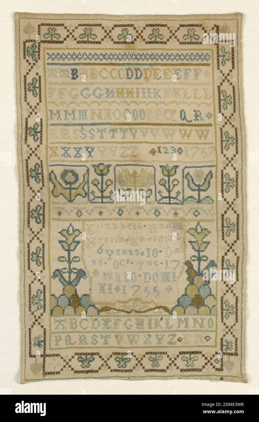 Sampler, Elizabeth Ann Herpin Andrew, American, 1749 - 1817, Medium: Seidenstick auf Leinenstick Technik: Kreuzstich auf Leinenstick, Alphabete, hochstilisierte florale Elemente und eine Inschrift mit farbigen Seidenstickereien auf weißem Leinengrund. Umgeben von einem Kettengliederrand mit vierblättrigen Kleeblättern und Pik in den Ecken., die Inschrift lautet:, Elizabeth Ann Herrin Andrews 6 Jahre 10 Tage Oktober der 17. Anno Domini 1755, USA, 1755, Stickereien & Nähte, Sampler Stockfoto