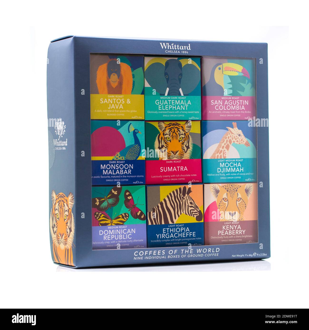 SWINDON, UK - 15. DEZEMBER 2020: Whittard of Chelsea Kaffees of the World Geschenkpaket - 9 einzelne Schachteln gemahlener Kaffee auf weißem Hintergrund Stockfoto