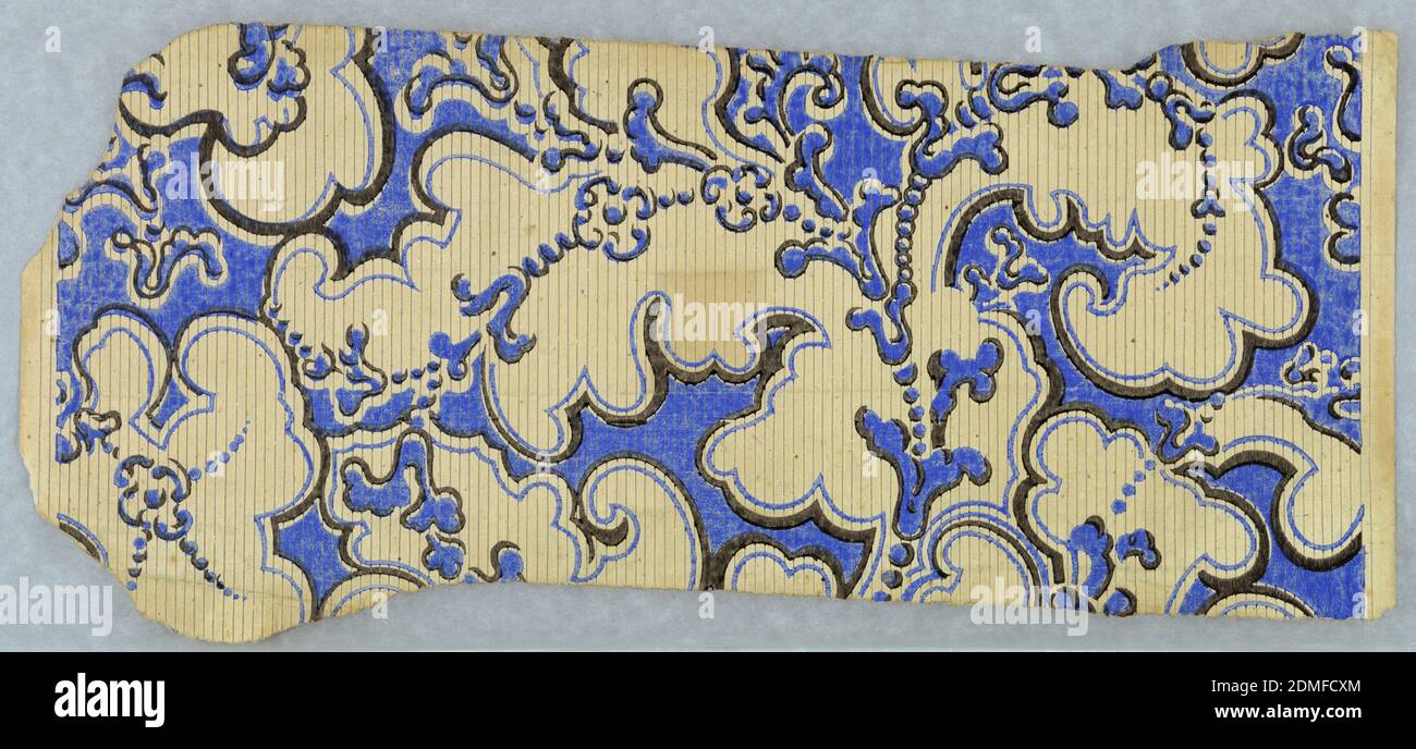 Seitenwand, Blockdruck, volle Papierbreite, die Teil des sich wiederholenden Designs von Laubrollen auf Papier gibt, das mit feinen, eng angesetzten parallelen Linien bedruckt ist., möglicherweise USA, 1845–55, Wallcoverings, Sidewall Stockfoto