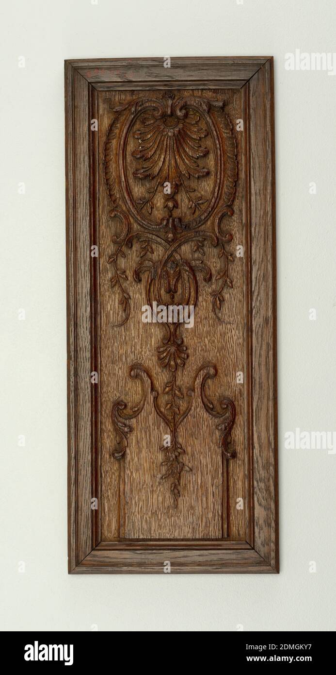 Tafel, Holz (Eiche), geschnitzt mit Racaille-Motiv von Laub und Schriftrollen. Set in einfach geformten Rahmen. Eines von zwei Tafeln, Frankreich, ca. 1745, Architektur, Dekorative Künste, Panel Stockfoto
