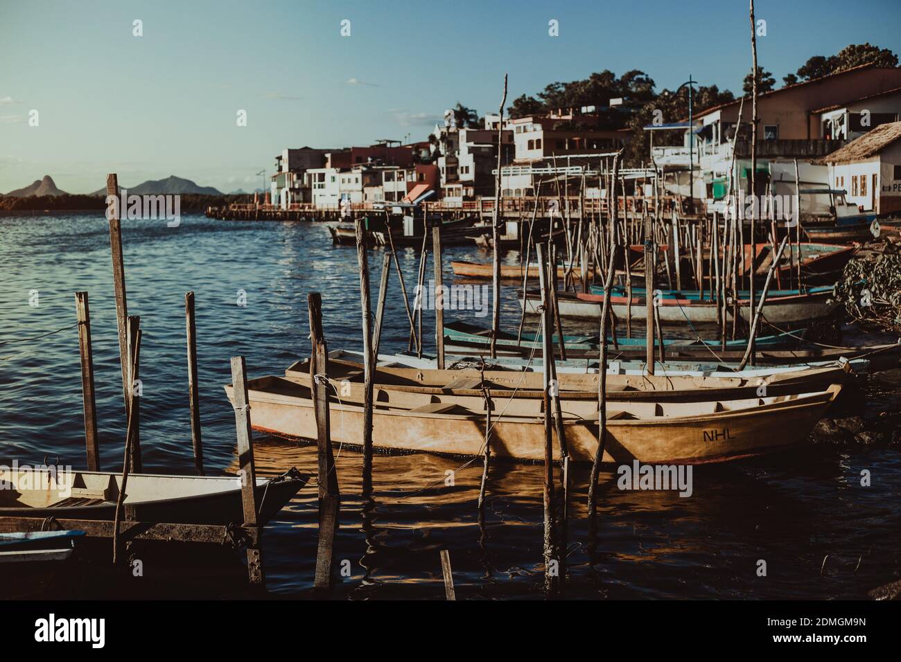 VITORI, BRASILIEN - 22. März 2017: barcos na ilha das caieiras em vitoria no espirito santo brasil Stockfoto