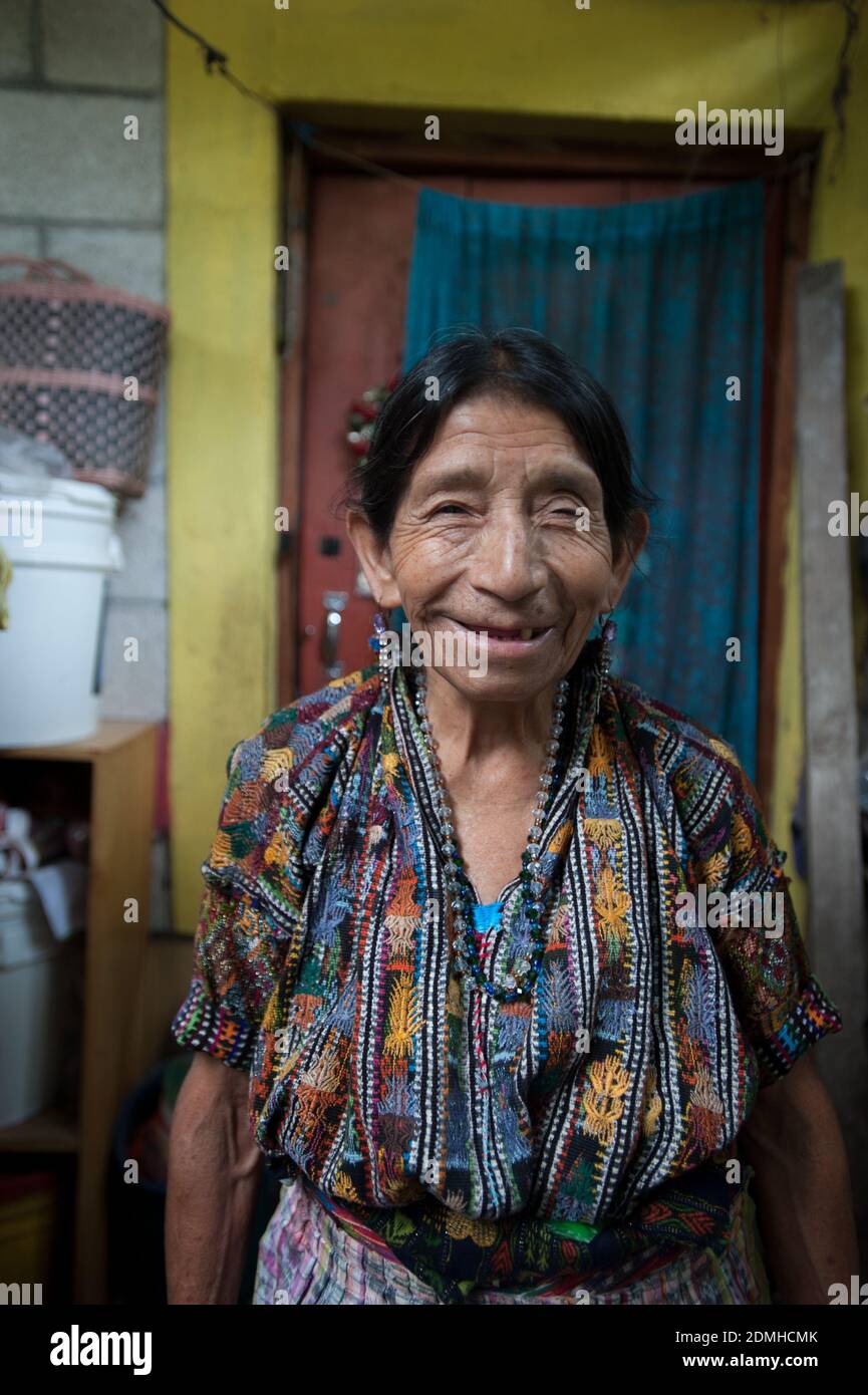 Eine Maya indigene Frau in San Jorge La Laguna, Solola, Guatemala. Stockfoto