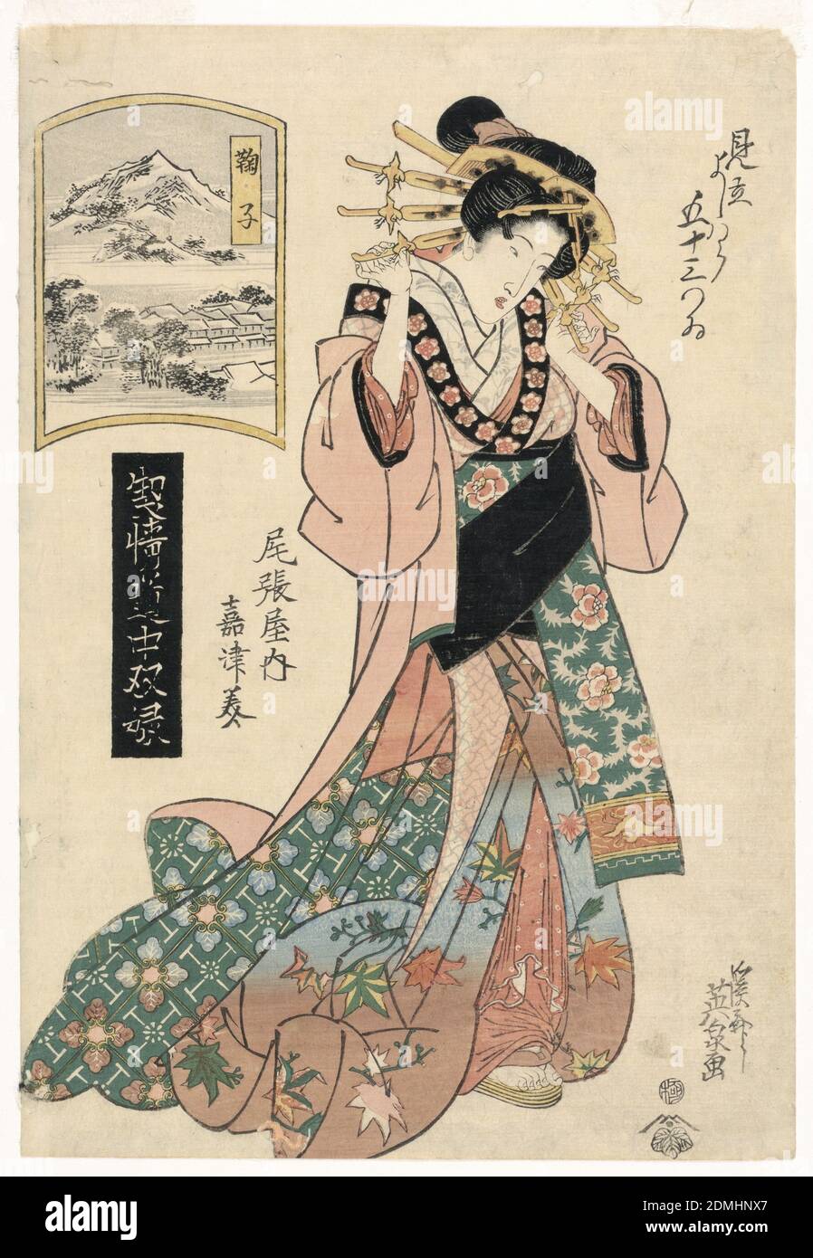 Mariko, aus der Serie, 'The Highest Ranking Geisha's Journey', Keisei Eisen, japanisch, 1790 – 1848, Woodblock-Druck in farbiger Tinte auf Papier, von Kopf bis Fuß bedeckt, ist diese gut gekleidete Frau, die dem Betrachter zugewandt, aber schier nach unten schaut. Kämme füllen ihr Haar, was ihren hohen Status als Kurtisane signalisiert. Jede ihrer Kimono-Schichten ist mit verschiedenen floralen Motiven verziert. Die rosa und grünen Variationen heben die herbstlichen Ahornblätter hervor, die die untere Hälfte ihres Gewandes schmücken. Über ihr ist ein Fenster in eine kalte Winterszene. Die Stadt und die Berggipfel sind mit Schnee bedeckt Stockfoto