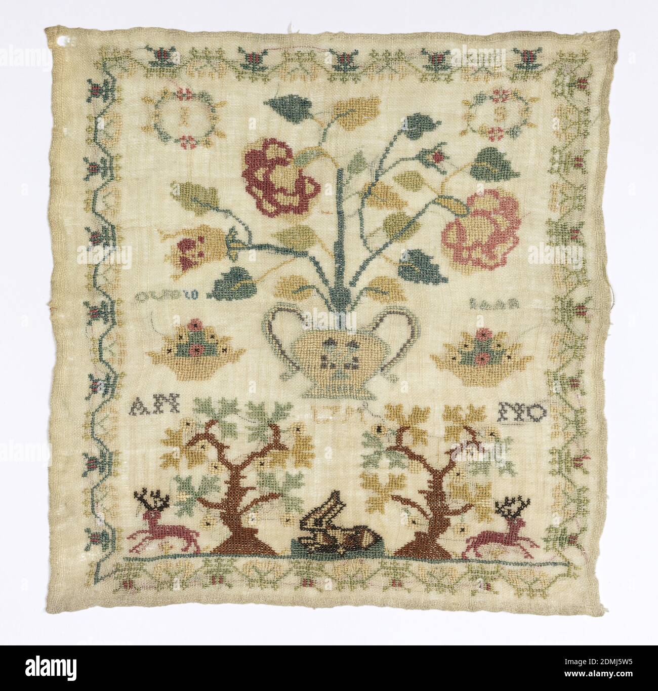 Sampler, Medium: Seidenstickerei, Leinenfundament, paraphiert 'I. S.' In Kränzen 'O U D 10' 'YAAR' und 'ANNO 1791.' Vase mit Blumen, Körbe von Blumen, Bäumen und Tieren mit Blumenrand., Niederlande, 1791, Stickerei & Stitching, Sampler Stockfoto
