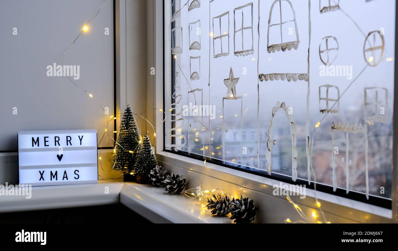 Snow spray window christmas -Fotos und -Bildmaterial in hoher