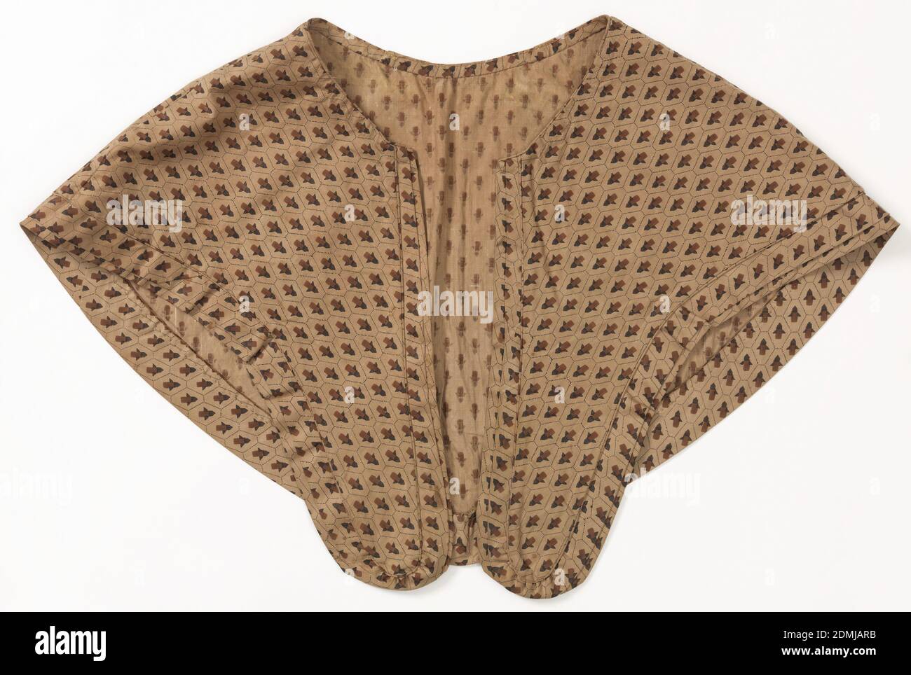 Capelet, Medium: Cotton Technik: Bedruckt mit gravierter Walze auf Leinwandbindung, Caplet aus einfarbig gewebter Baumwolle mit Allover-Muster in Brauntönen mit stilisierten Blüten innerhalb gestrichelter Sechsecke., USA, ca. 1825, Kostüm & Zubehör, Capelet Stockfoto