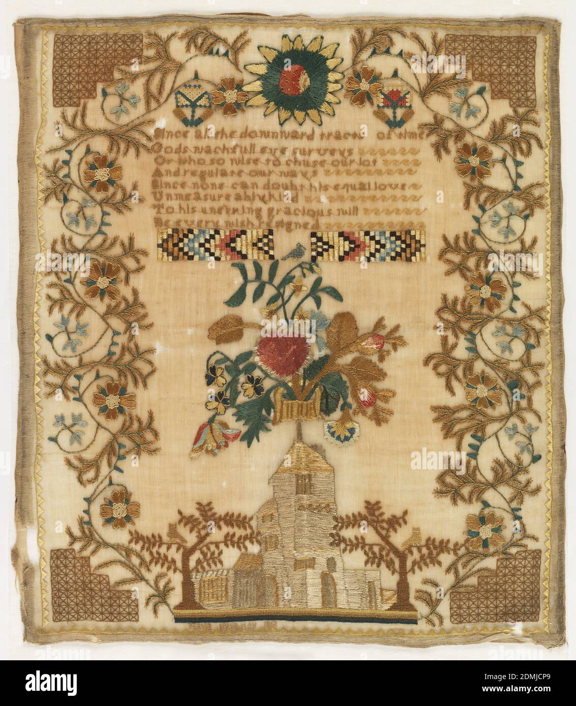 Sampler, Maria Handsley, Medium: Leinen und Seide Technik: Stickereien (nur für Muster), geometrische Stufenbärte in jeder Ecke mit floralen Reben. Oben hat Sonne mit Blumen auf jeder Seite., Sampler liest: "Seit all den abwärts gerichteten Zeitabzügen/ Gott wachsam Auge Umfragen/ oder wer so Weise, unser Los zu chuse/ und unsere Wege zu regulieren/ da niemand seine gleiche Liebe zweifeln kann / unermesslich freundlich / zu seinem unfehlbaren gnädigen Willen / werden jeden Wunsch resigniert.", direkt unter dem Vers sind zwei Chevron Bands. In der Mitte der Tafel ist ein Blumenstrauß und am Botton ist ein hohes Gebäude mit einem Baum auf jeder Seite. Stockfoto