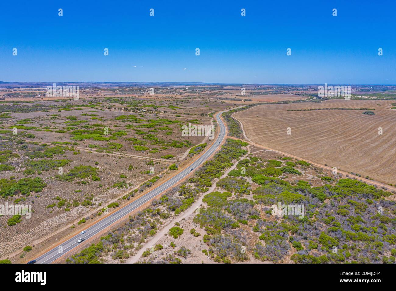 Straße durch das Hinterland von Western Australia Stockfoto