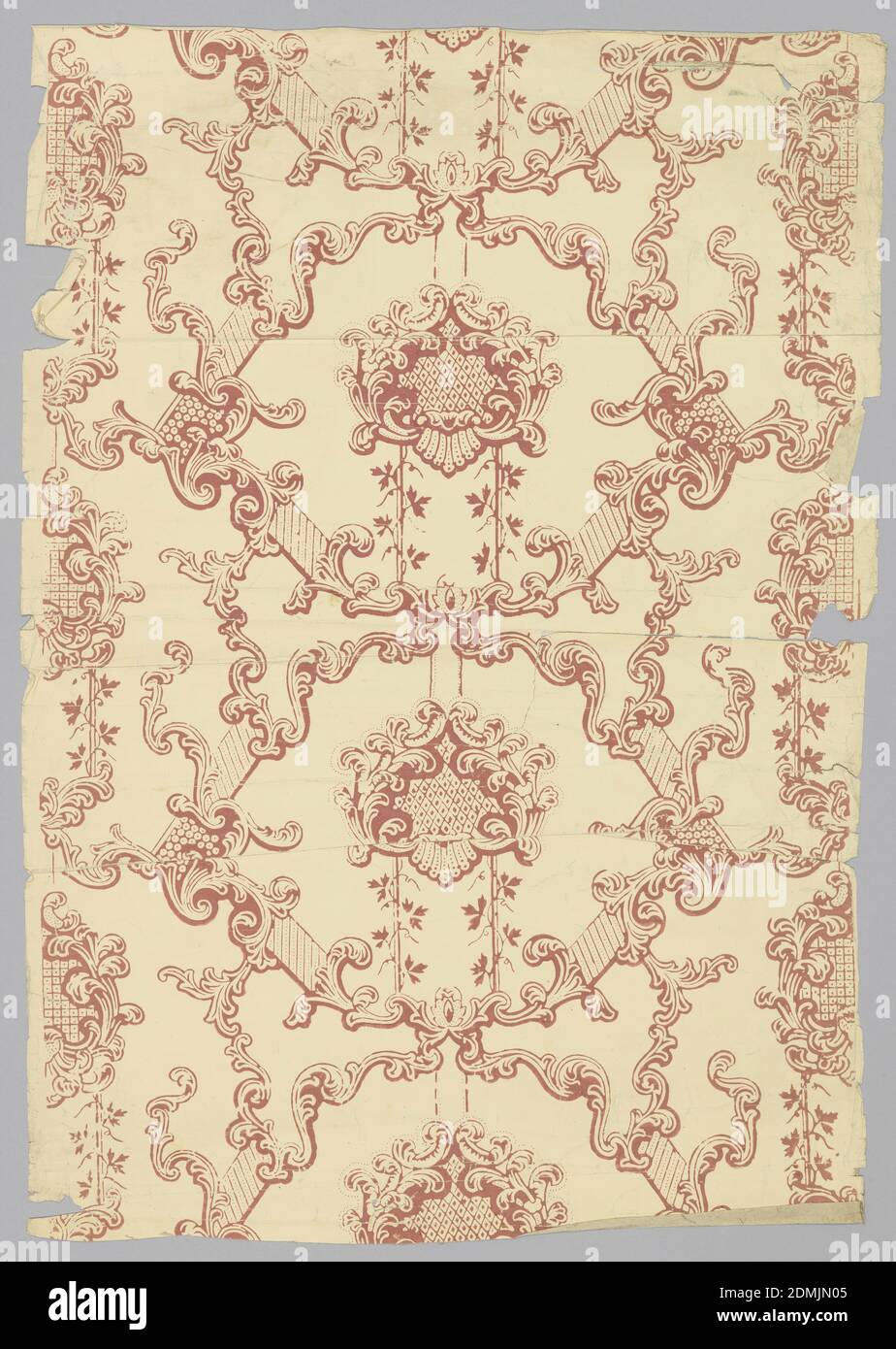 Seitenwand, Block-gedruckt auf verbundenen Blättern, Rokoko Revival; Scrolling roten Rahmen und Gitter Medaillons. Gedruckt auf bufffarbenem Boden., Frankreich oder USA, ca. 1840, Wallcoverings, Sidewall Stockfoto