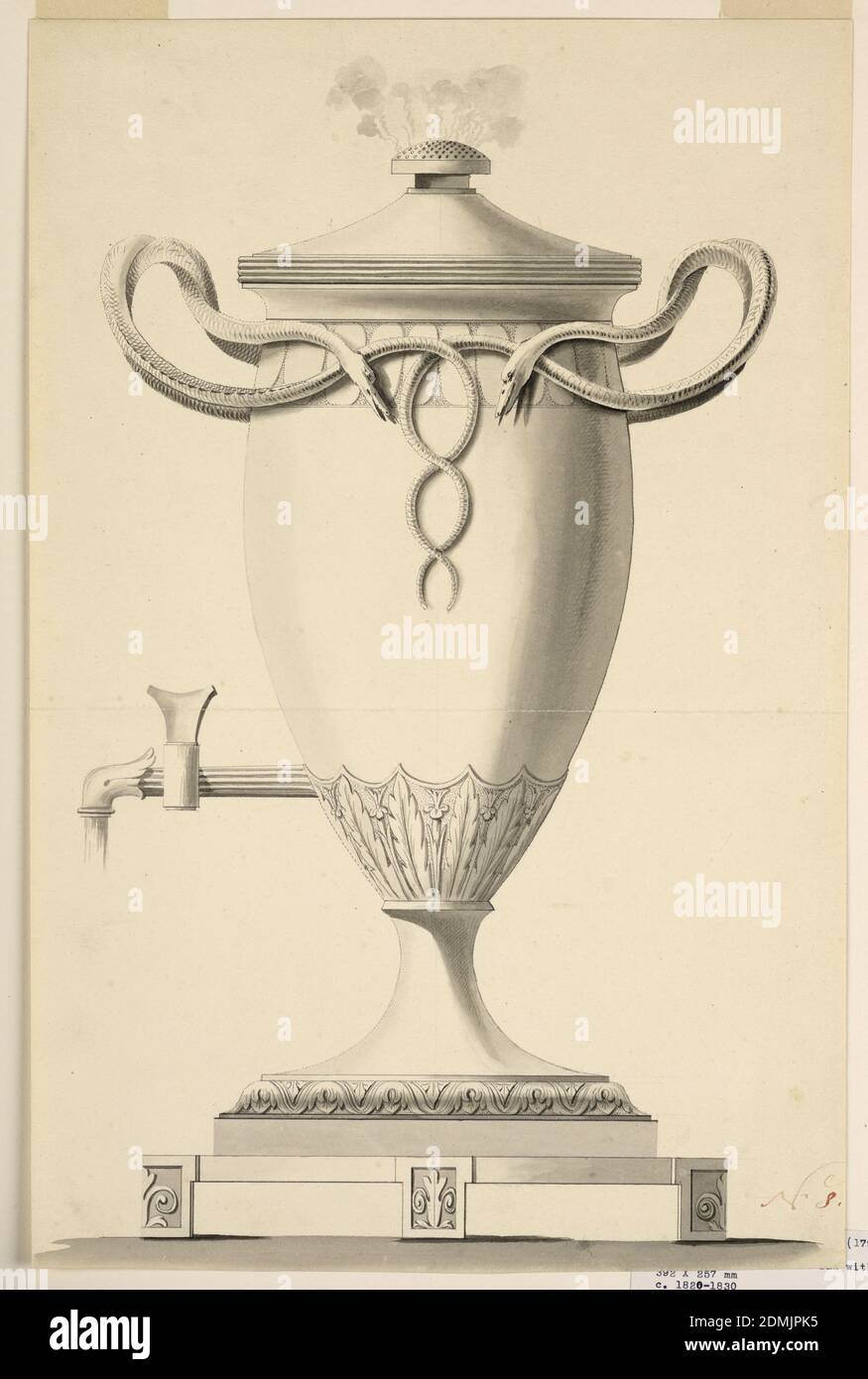 Design for a Coffee Urne, Joseph Anton Seethaler II, deutsch, 1799–1868, Stift und schwarze Tinte, Pinsel und Grau, schwarze Wäsche, Graphit auf Seidenpapier, Urnenform. Der Auslauf befindet sich links, aus dem Flüssigkeit fließt. Rauch steigt aus den Löchern im Knopf der Abdeckung. Zwei Paar umschlungen Schlangen bilden die beiden Griffe., Augsburg, Deutschland, ca. 1820–30, Metallbearbeitung, Zeichnung Stockfoto