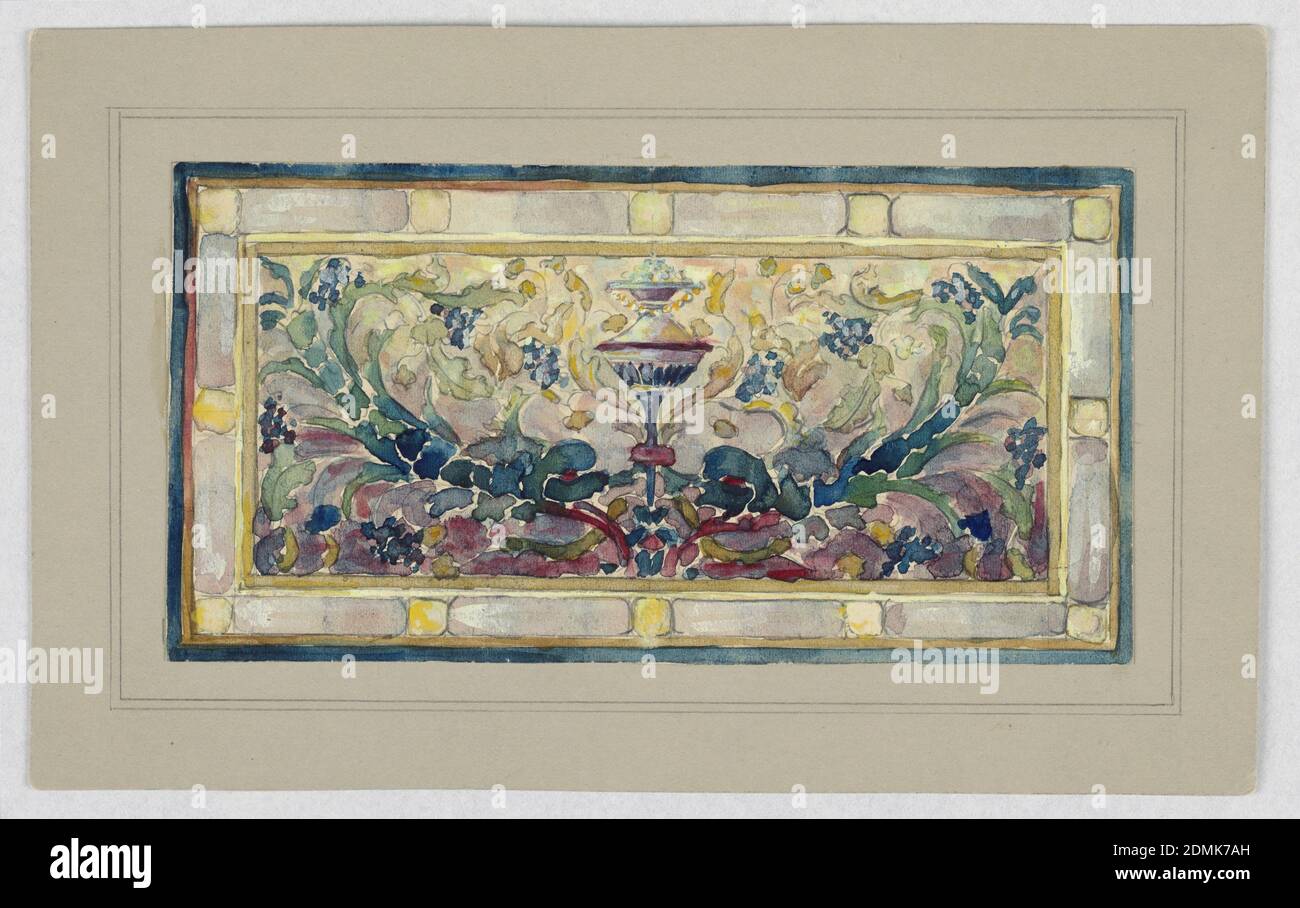 Design für Glasmalerei, Alice Cordelia Morse, amerikanisch, 1863–1961, Pinsel und Gouache, Graphit auf Papier montiert auf hellbraunem Illustrationstafel, rechteckiges Design; hohe zentrale Vase in blau, florales Arrangement unten., USA, Ende des 19. Jahrhunderts, Architektur, Innenräume, Zeichnung Stockfoto