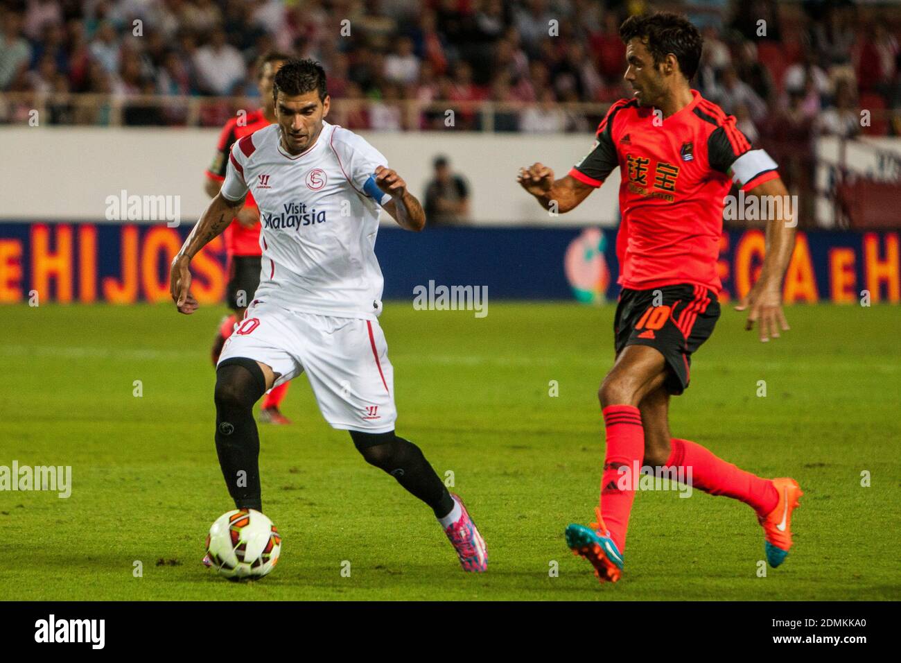 Reyes, Spieler des FC Sevilla, fährt den Ball während des Spiels der La Liga BBVA zwischen dem FC Sevilla und Real Sociedad im Stadion Ramon Sanchez Pizjuan am 24. September 2014 in Sevilla, Spanien Stockfoto