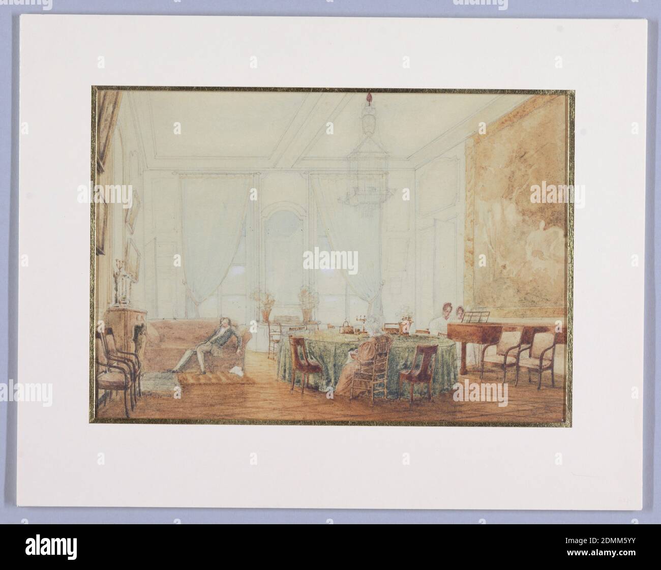 Interieur, Unbekannt, Französisch, Französisch Schule, Pinsel und Aquarell und Graphit, Diese Ansicht zeigt einen großen Salon dominiert von einem Mitteltisch mit einem grünen Tuch bedeckt. Eine Frau, die möglicherweise Handarbeit macht, sitzt auf einem Rohrstuhl am Tisch. Auf der rechten Seite stehen zwei Frauen am Klavier, während auf der linken Seite ein Mann sich auf einem Sofa entspannt. Der Parkettboden in einem großen Rautenmuster und Empire-Sessel runden den Raum ab., Anfang des 19. Jahrhunderts, Interieurs, Zeichnung Stockfoto