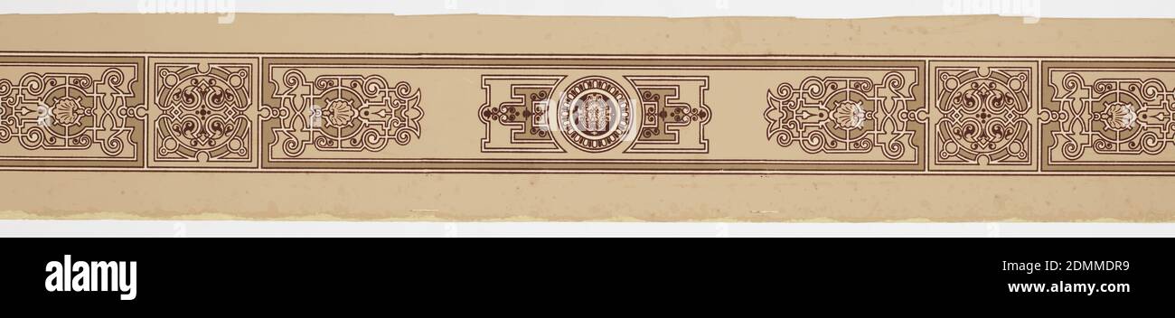 Border, Block bedrucktes und beflocktes Papier, Border Design in drei Schattierungen von hellbraunem Staupe und einem Farbton von dunklerem braunem Flock. Symmetrische, spärliche und etenuierte Muster mit Muscheln und Löwenköpfen, die Medaillons im Muster zentrieren. Langes horizontales Rechteck mit drei Gruppen von Strapwork wechselt sich mit quadratischen gefüllt mit zentralem Strapwork und Blattmuster ab., Frankreich, 1800–1825, Wandbespannungen, Bordüre Stockfoto