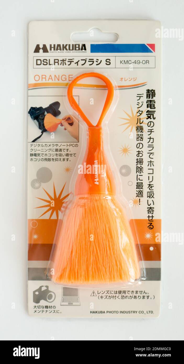 GOMEL, WEISSRUSSLAND - 16. DEZEMBER 2020: Hakuba Reinigungsbürste KMC-49-OR. HAKUBA Photo Industry Co., Ltd. Ist ein Konsumgüterunternehmen mit Sitz in Sumida, Stockfoto