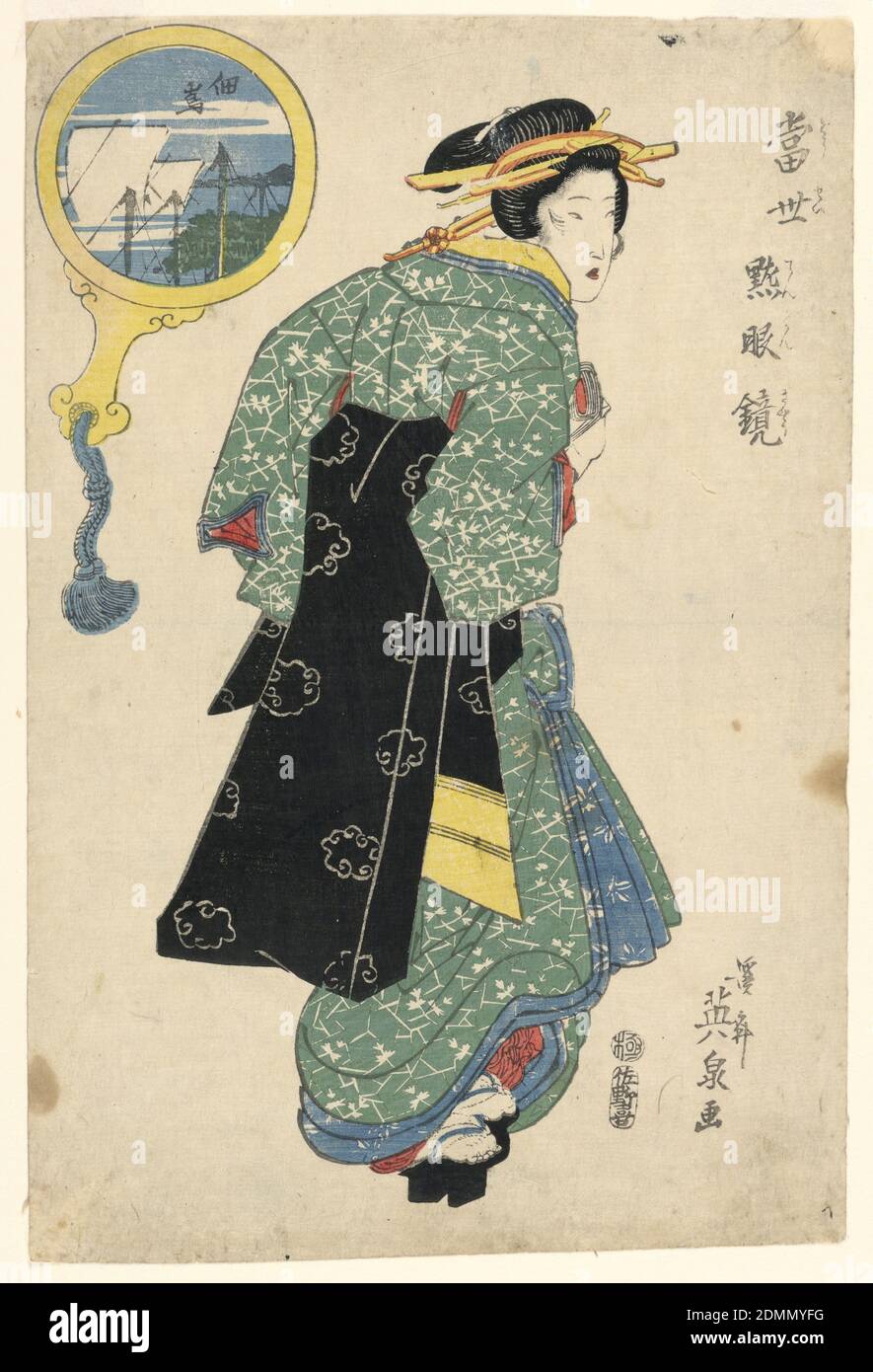 Kurtisane, Keisei Eisen, japanisch, 1790 – 1848, Holzschnitt in farbiger Tinte auf Papier, von Kopf bis Fuß bedeckt, blickt diese gut gekleidete Frau auf den Betrachter zurück. Kämme füllen ihr Haar, was ihren hohen Status als Kurtisane signalisiert. Jede ihrer Kimono-Schichten ist mit verschiedenen floralen Motiven verziert. Ihr schwarzes obi ist mit schwebenden Wolken geschmückt und ergänzt das schwarz-gelbe Ensemble, das auf ihrem Kopf balanciert wird. Über ihr ist ein kleiner Handspiegel, der als Fenster in einen Blick auf den Ozean fungiert. Riesige weiße Segel und Baumkronen übernehmen den Blick in eine andere Landschaft. Stockfoto